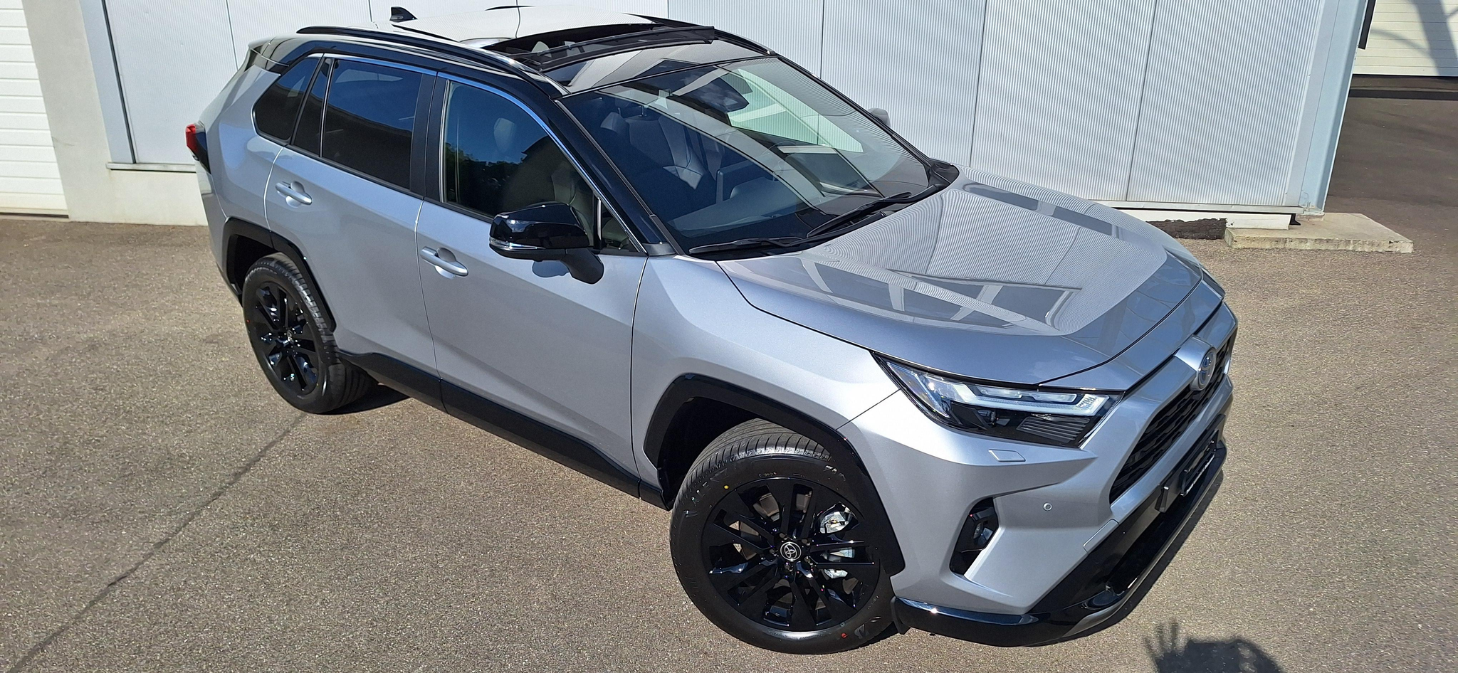 listing desktop thumbnail image 3