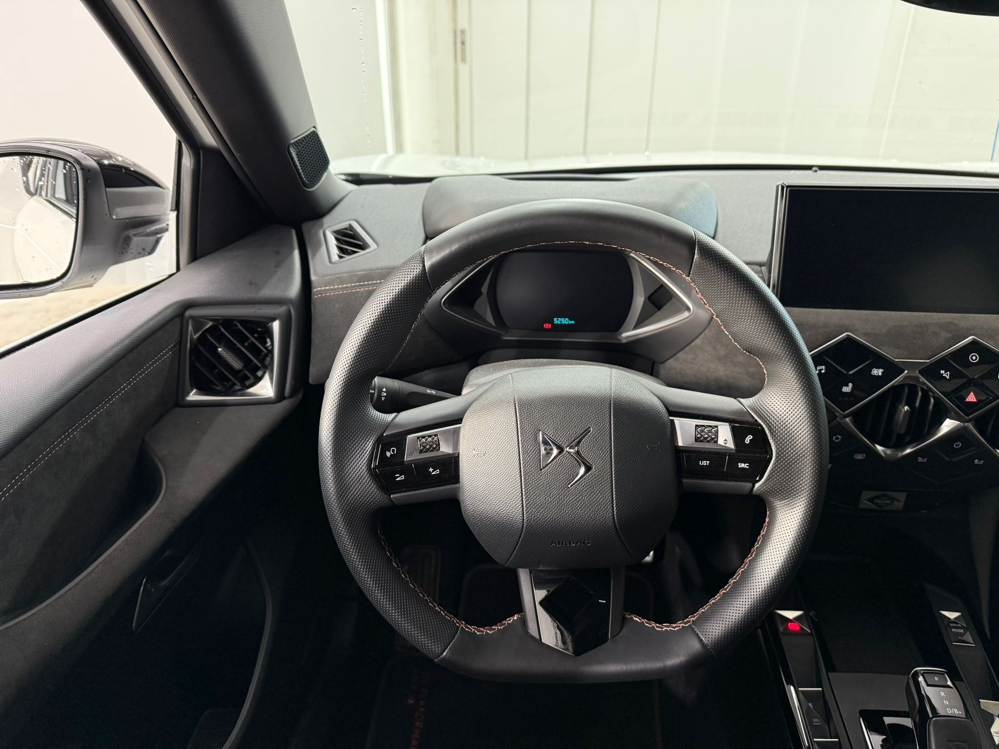 listing desktop thumbnail image 9