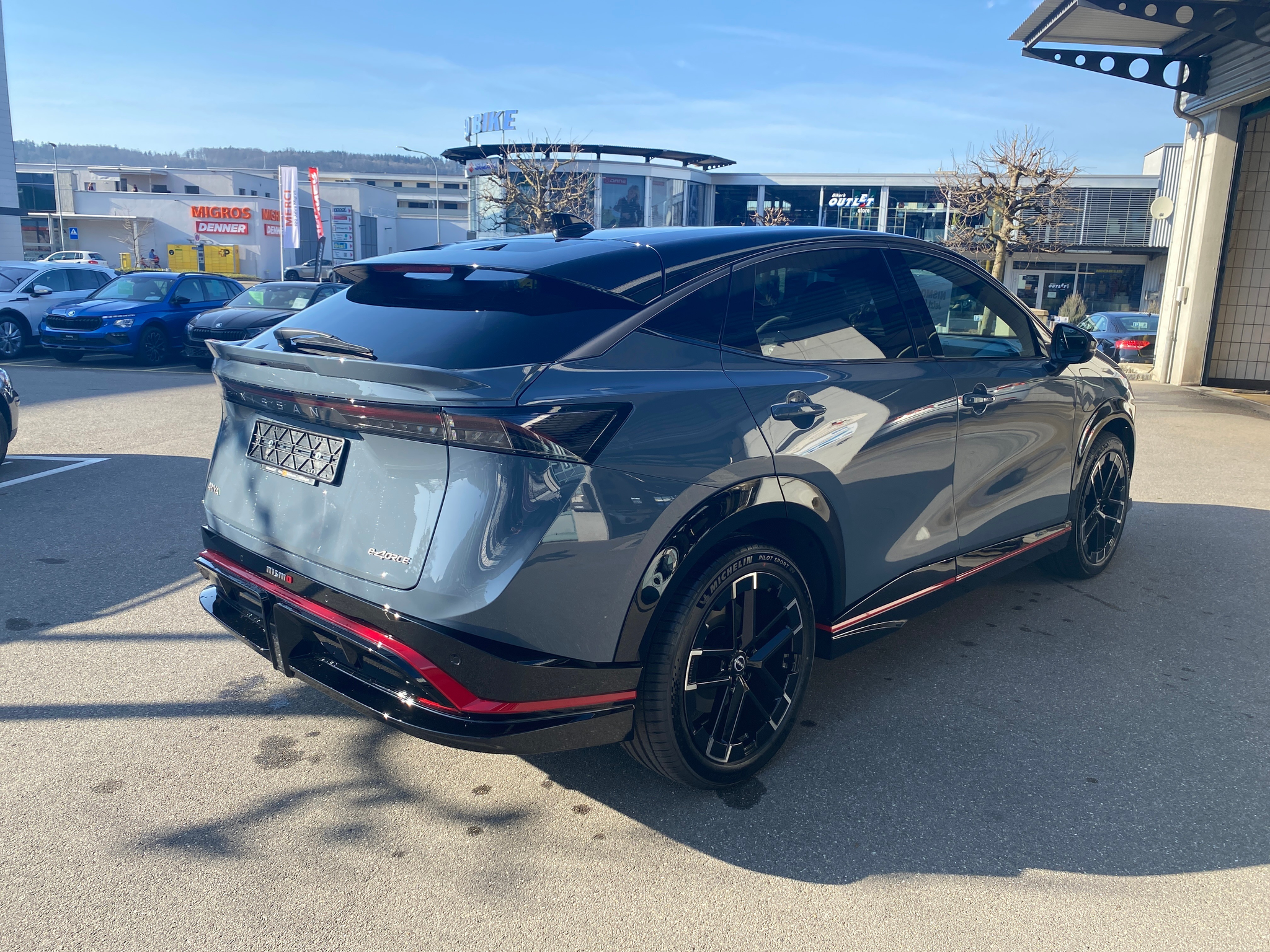 listing desktop thumbnail image 5