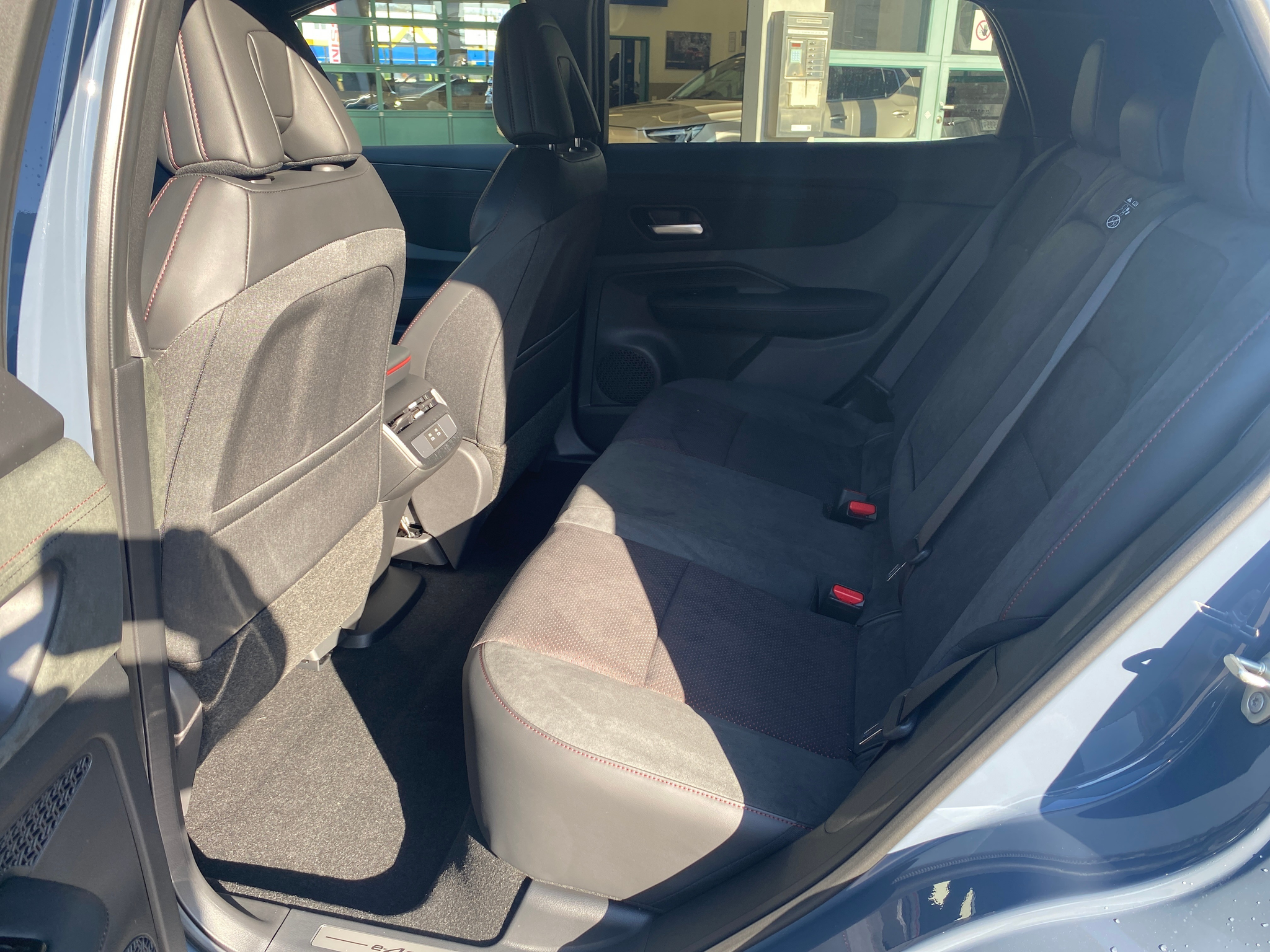 listing desktop thumbnail image 15