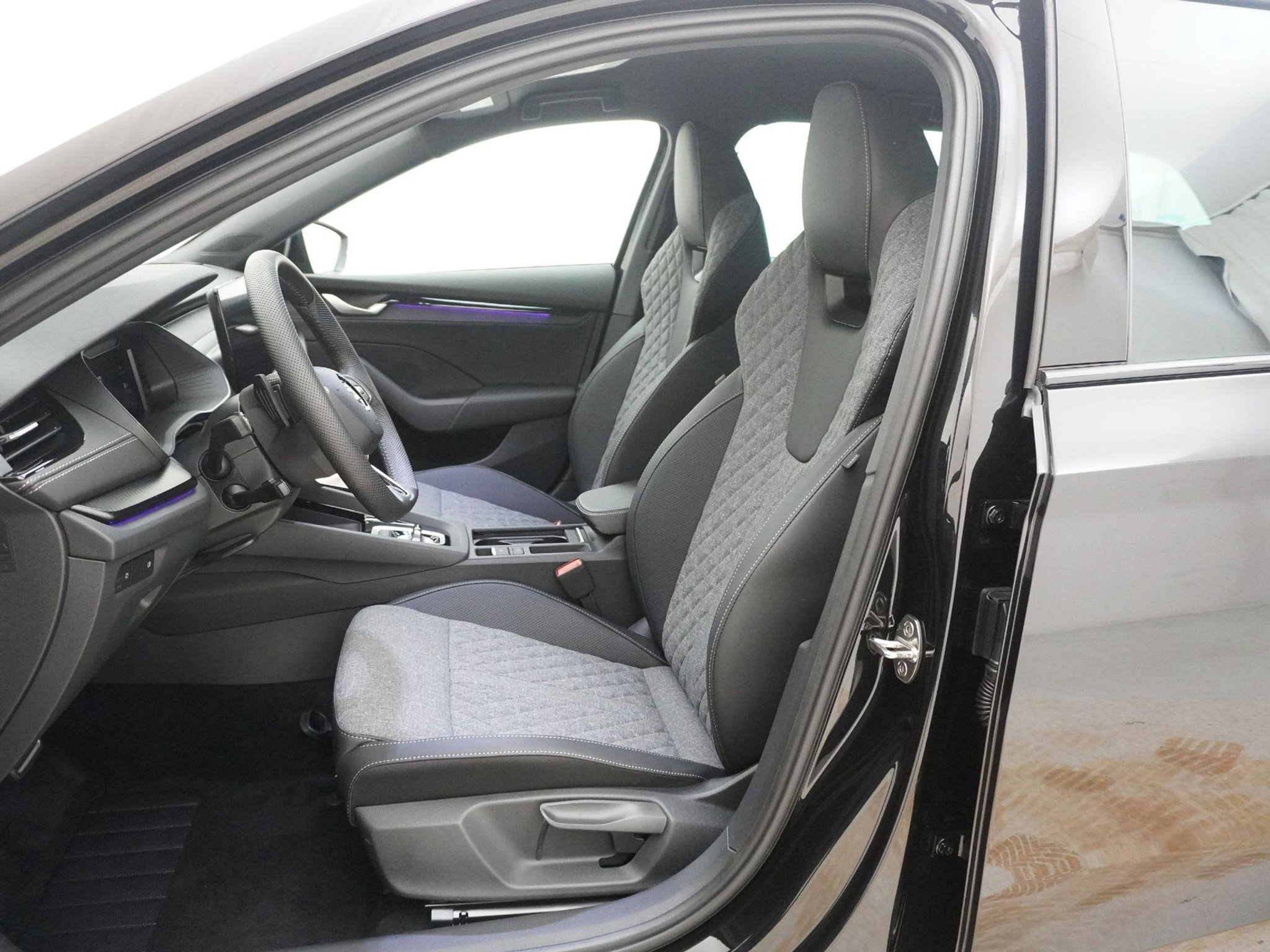 listing desktop thumbnail image 12