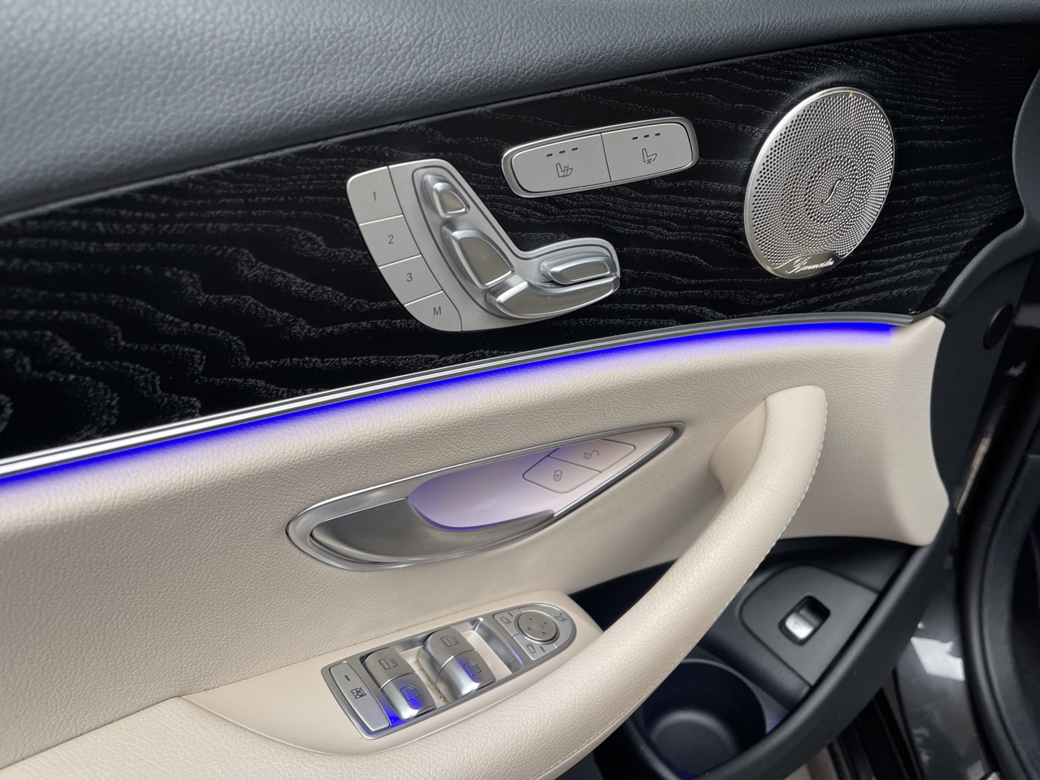 listing desktop thumbnail image 10