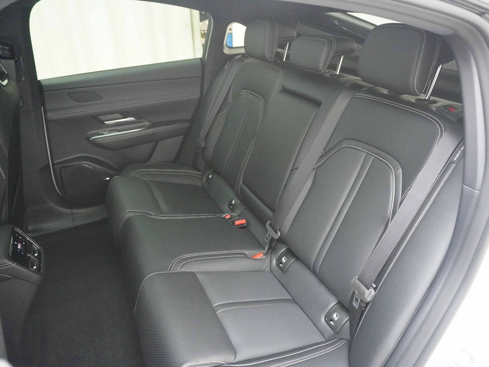 listing desktop thumbnail image 15