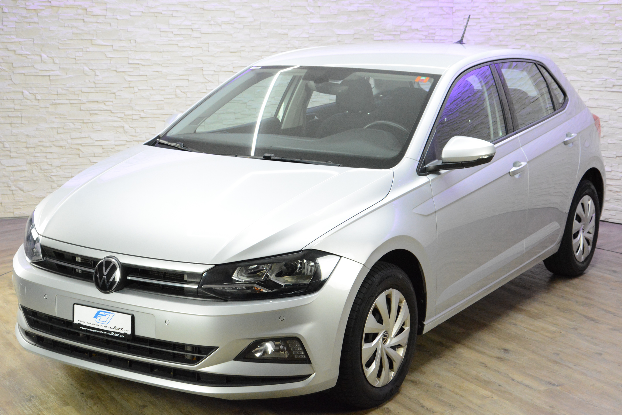 listing desktop thumbnail image 6