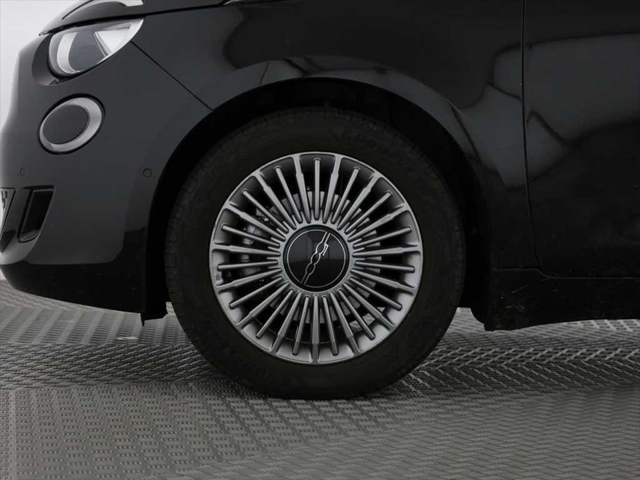 listing desktop thumbnail image 3