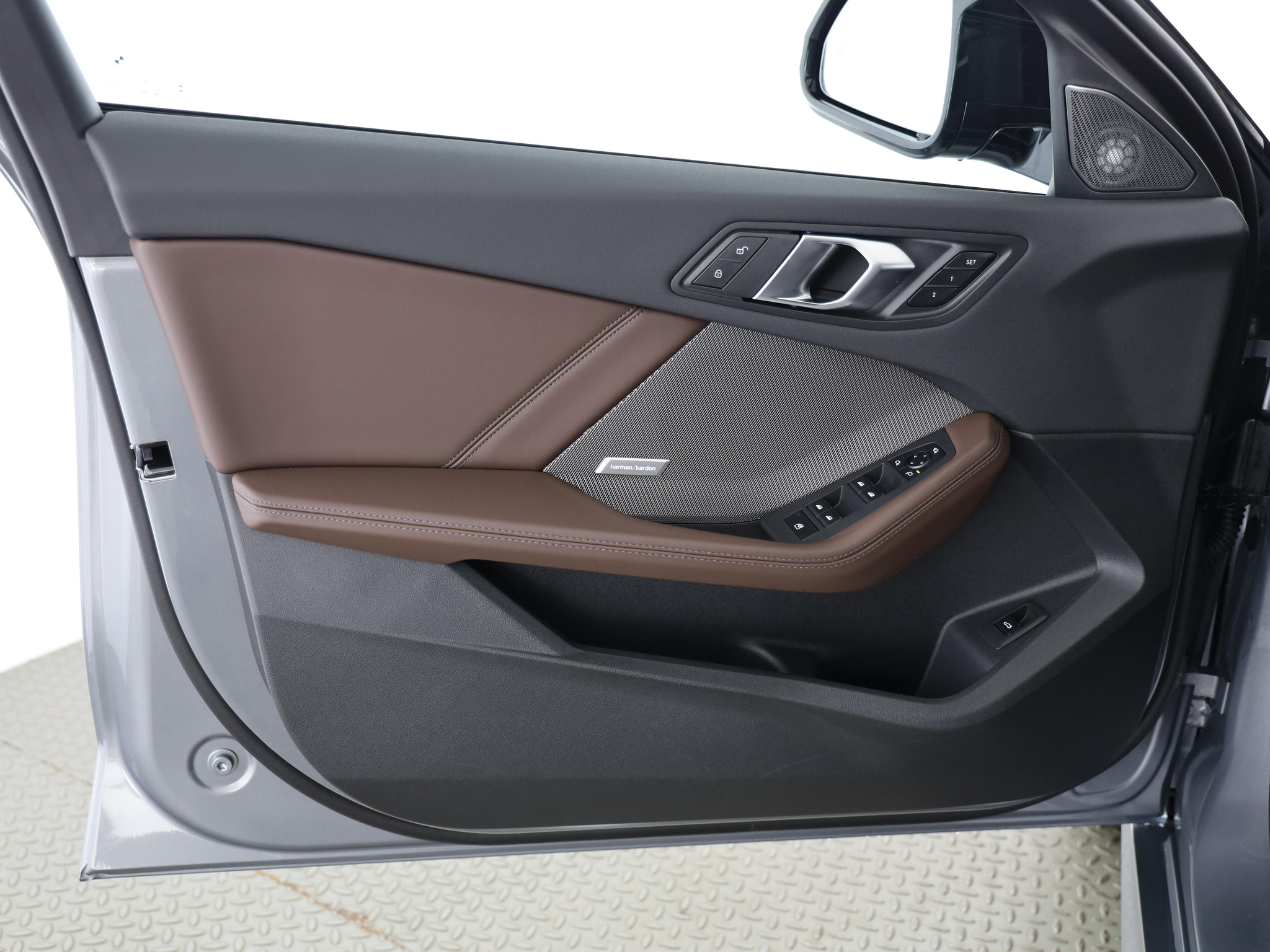 listing desktop thumbnail image 8