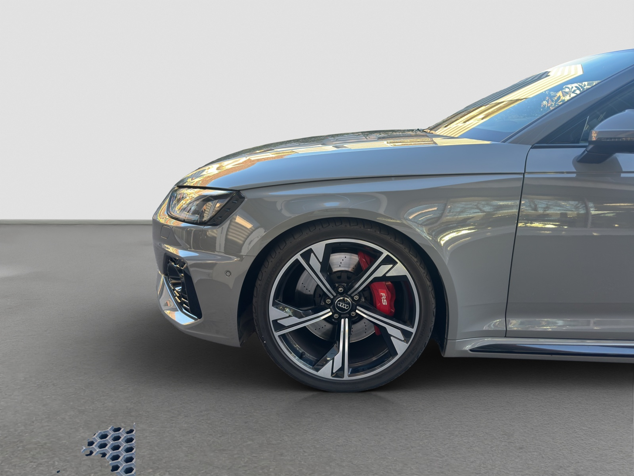 listing desktop thumbnail image 4