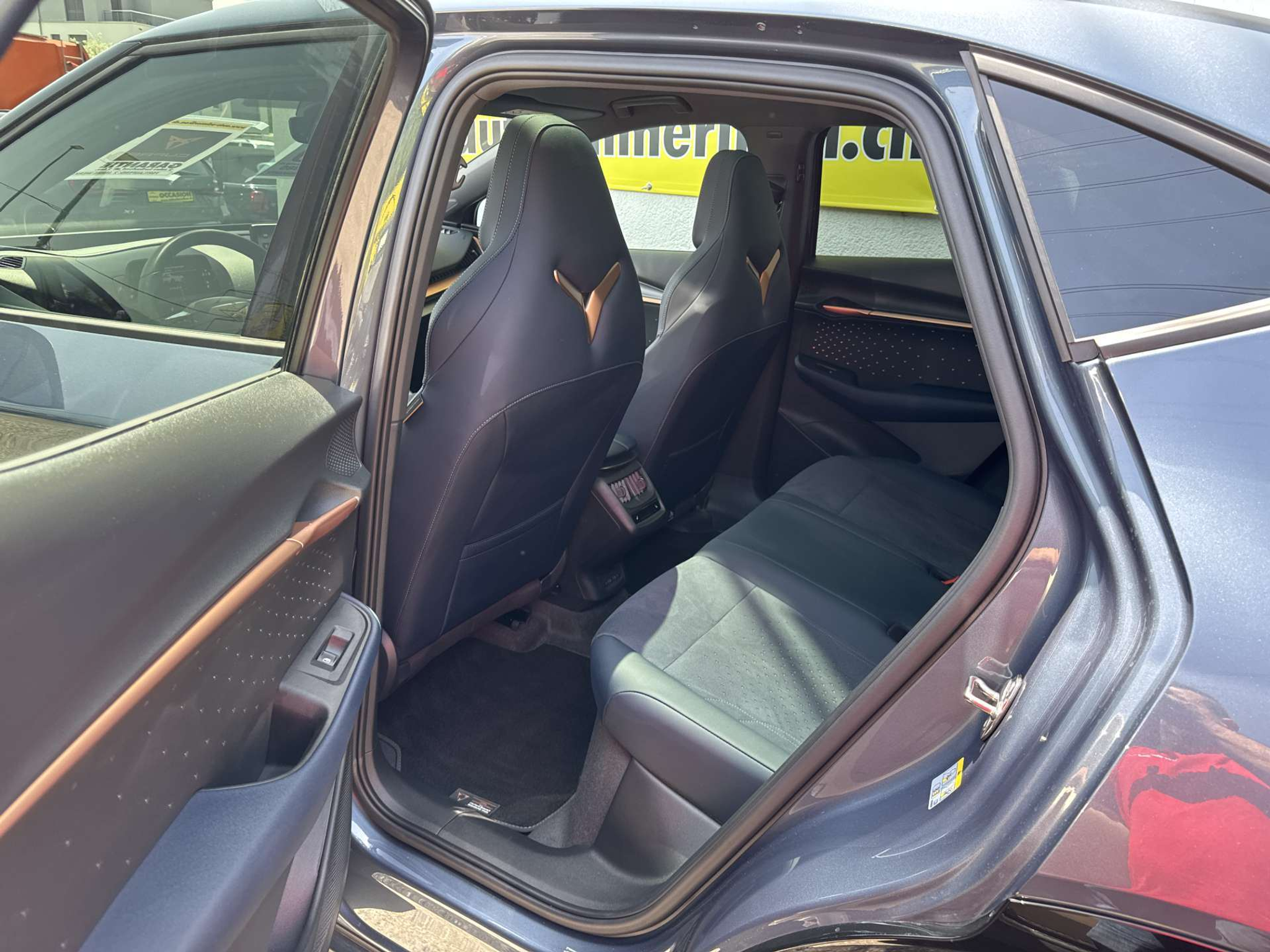 listing desktop thumbnail image 7