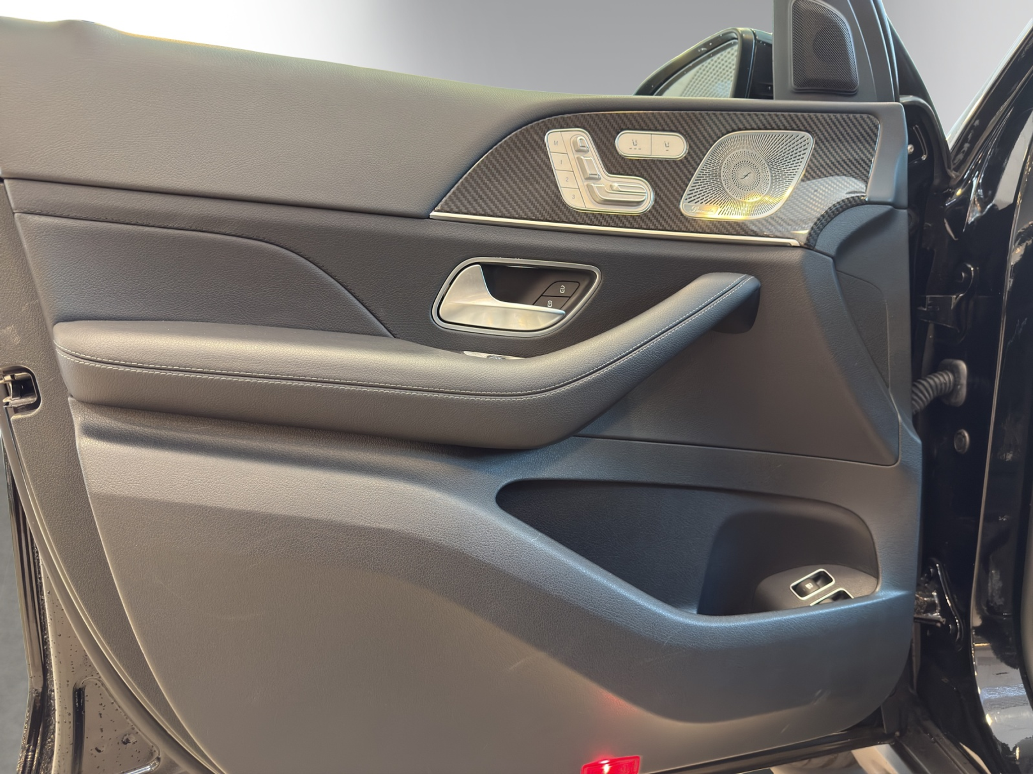 listing desktop thumbnail image 8