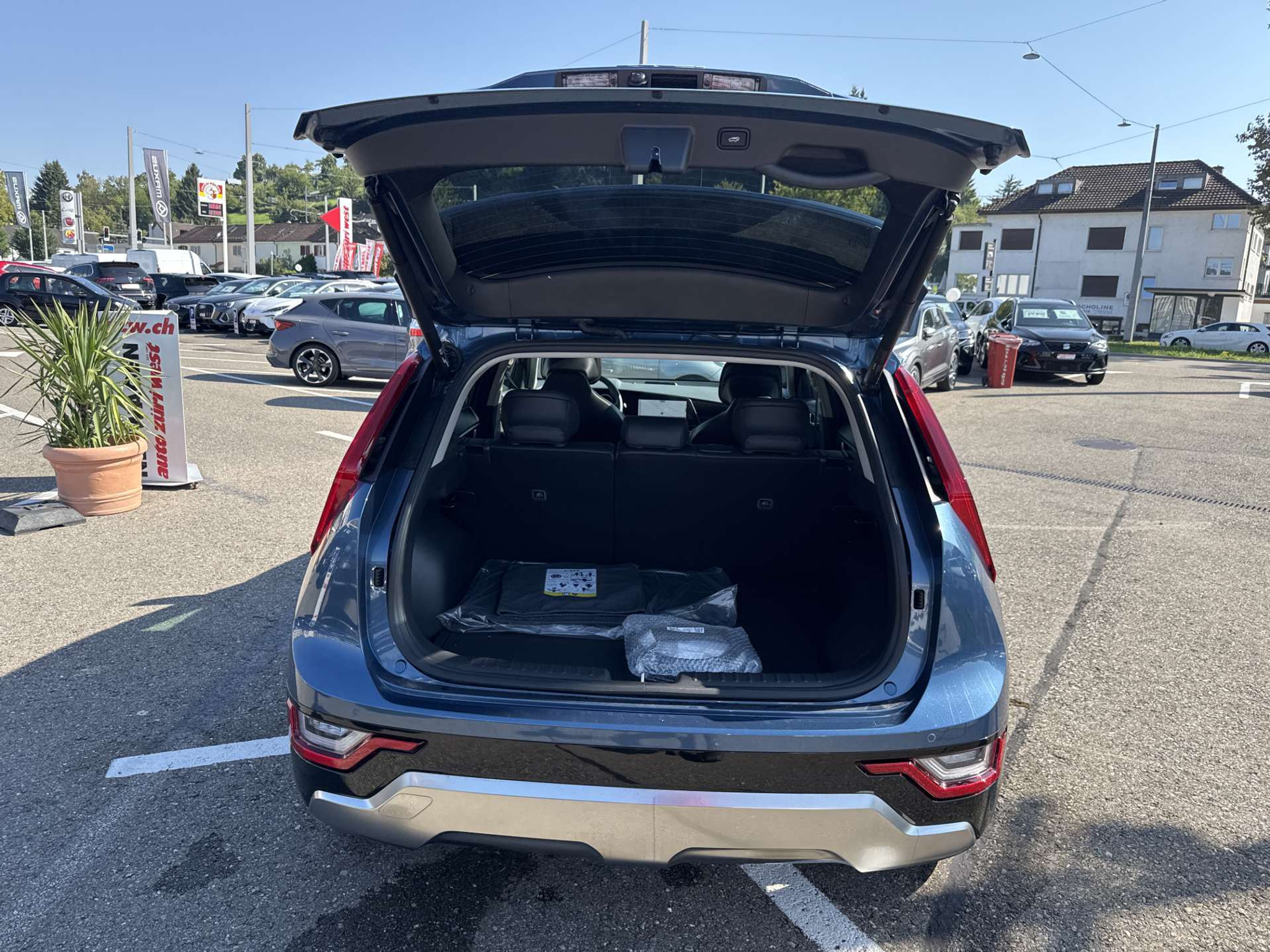 listing desktop thumbnail image 6