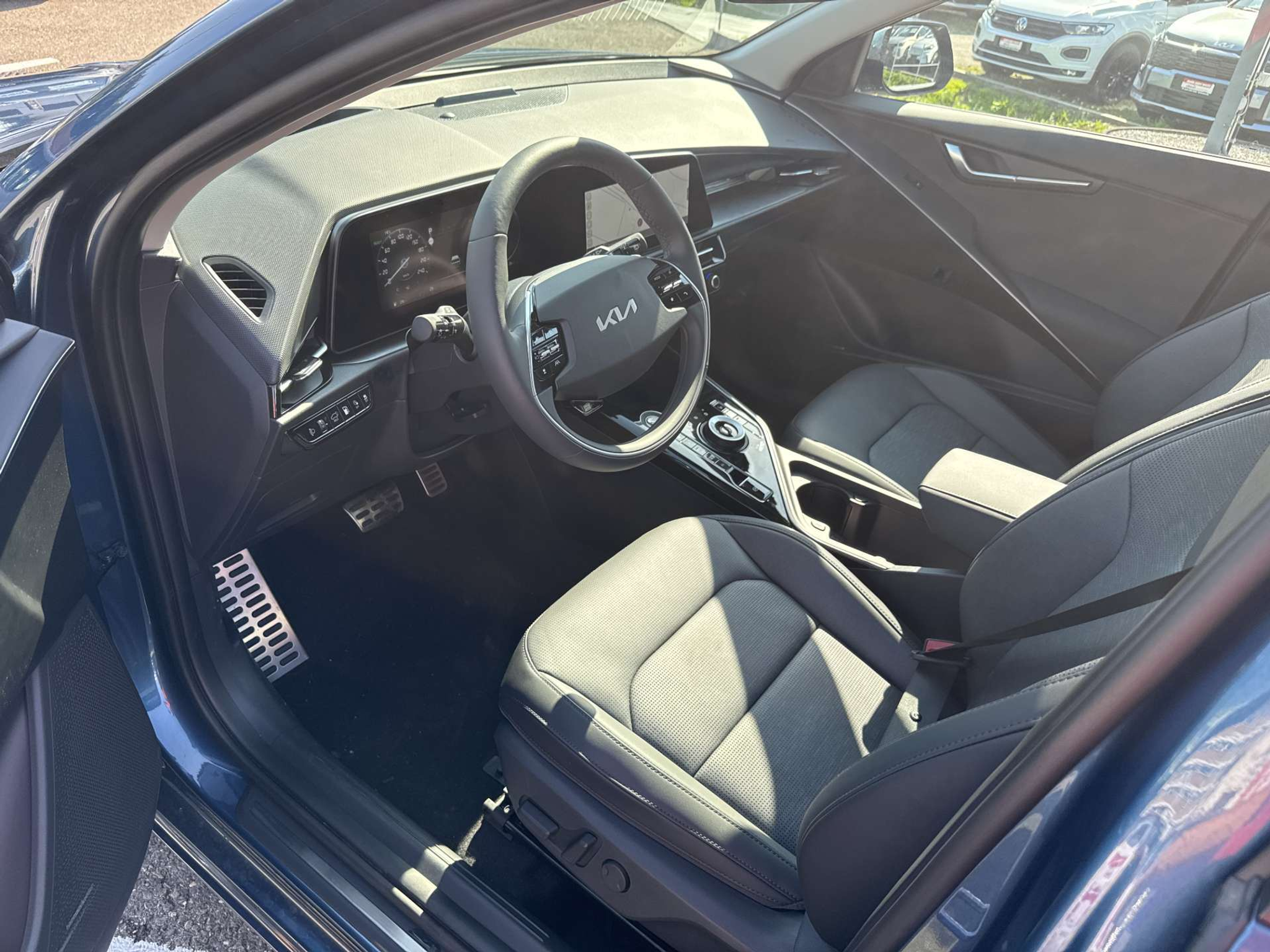 listing desktop thumbnail image 4