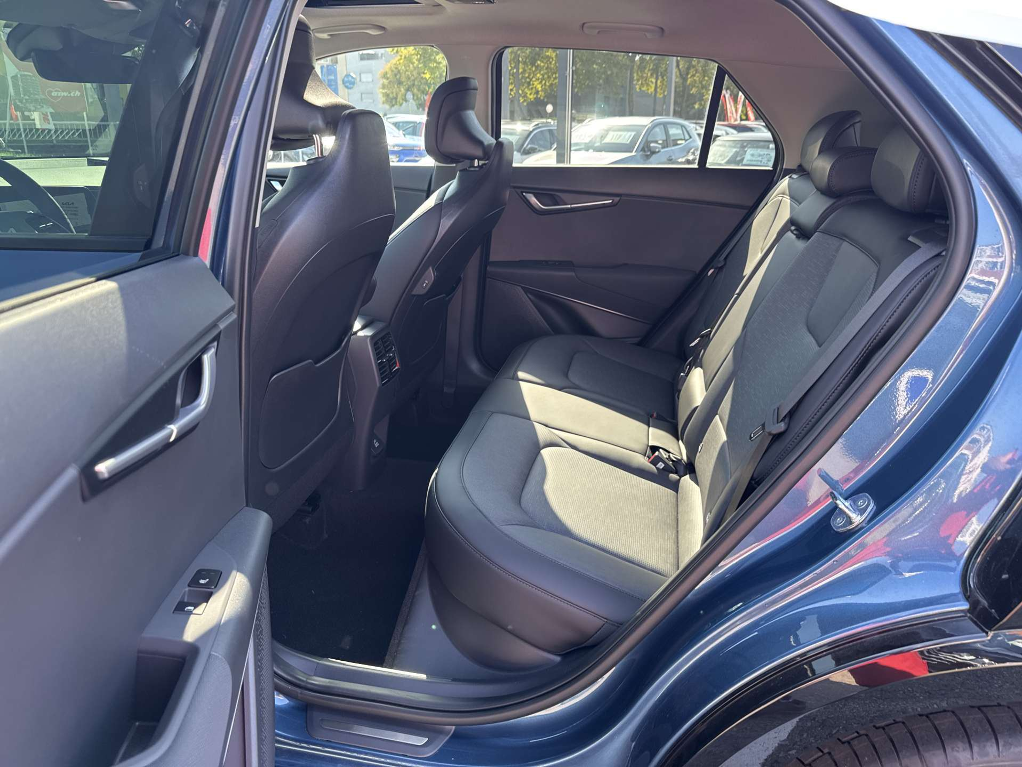 listing desktop thumbnail image 5