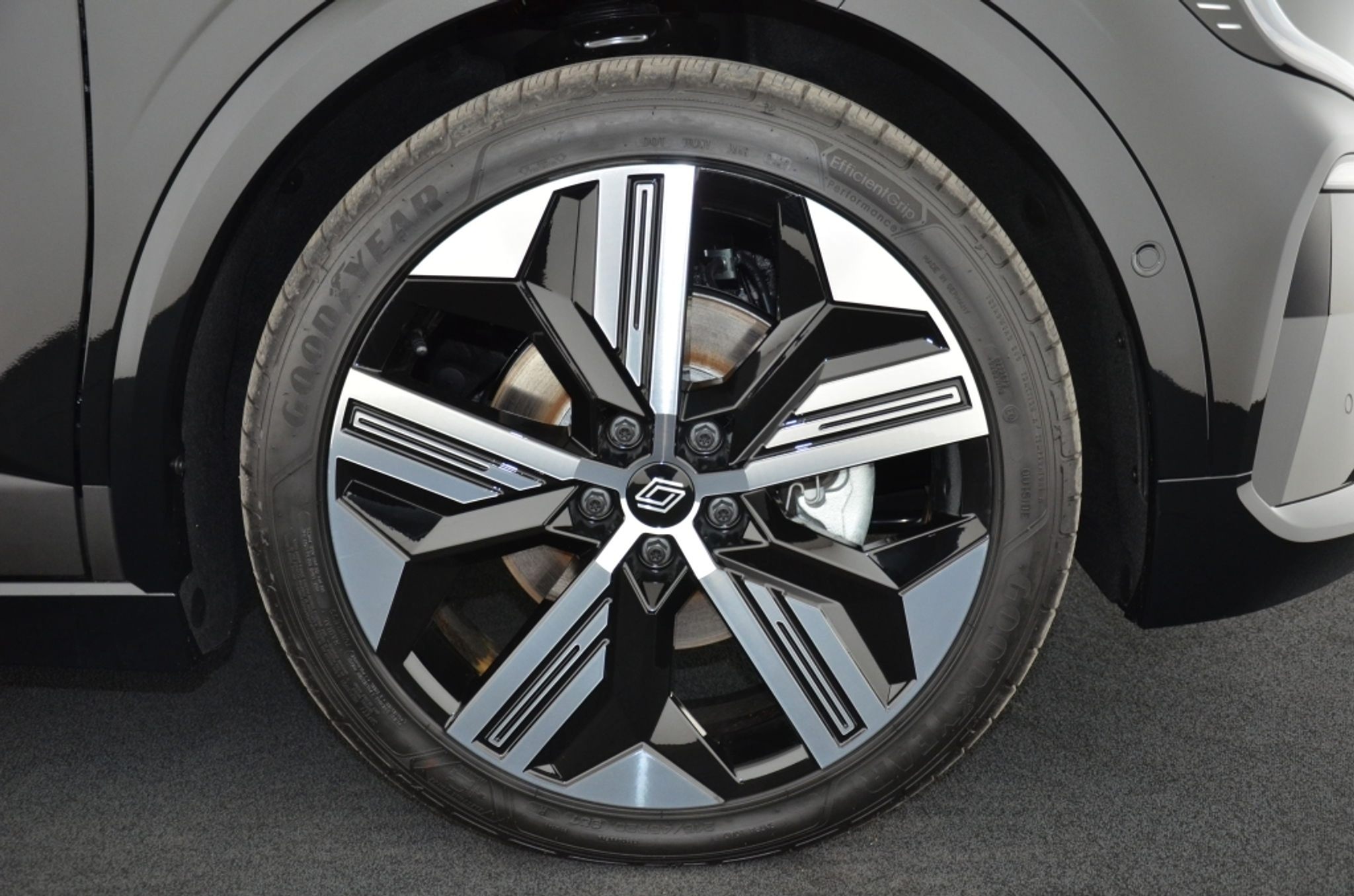 listing desktop thumbnail image 9