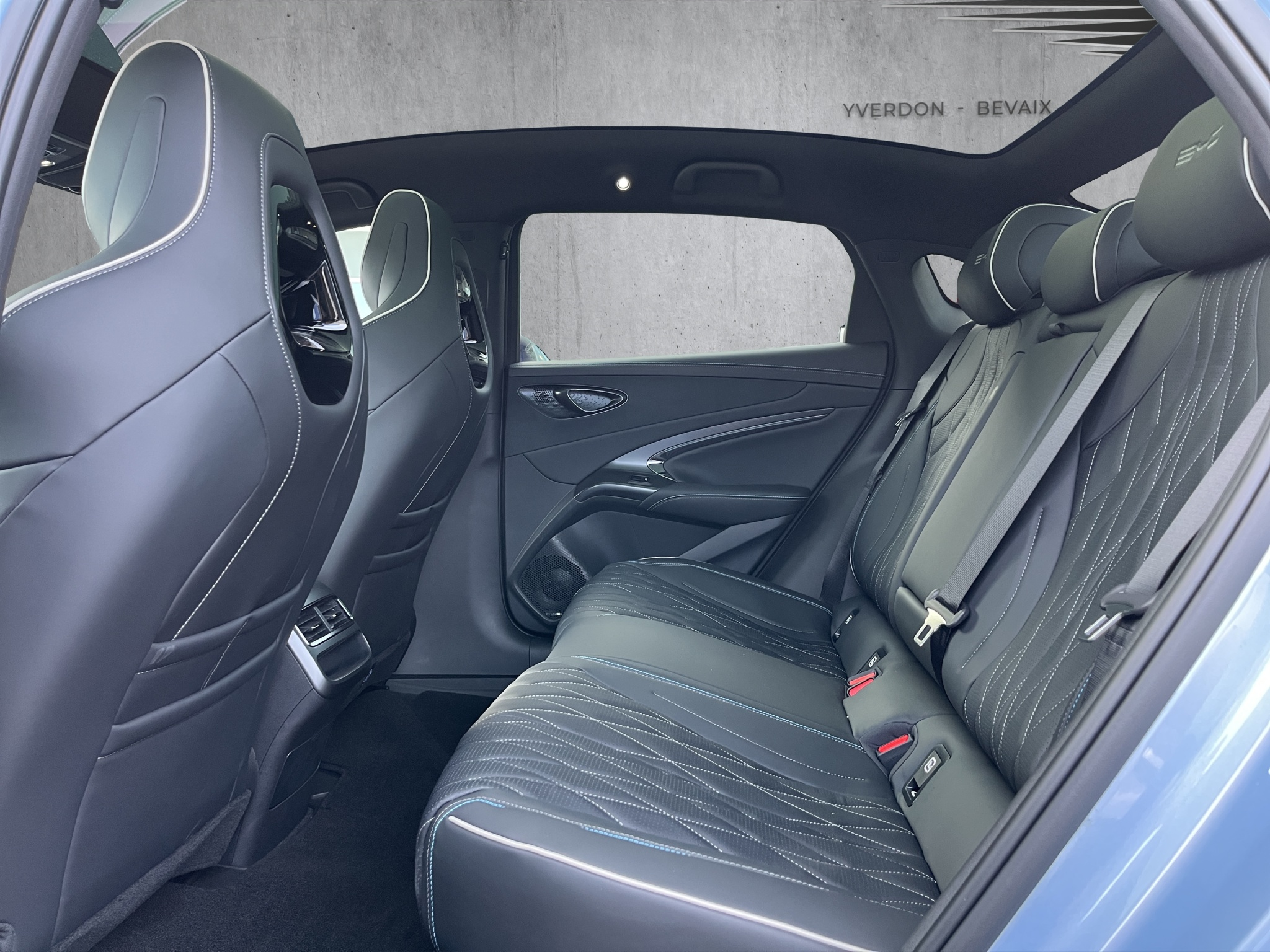 listing desktop thumbnail image 12