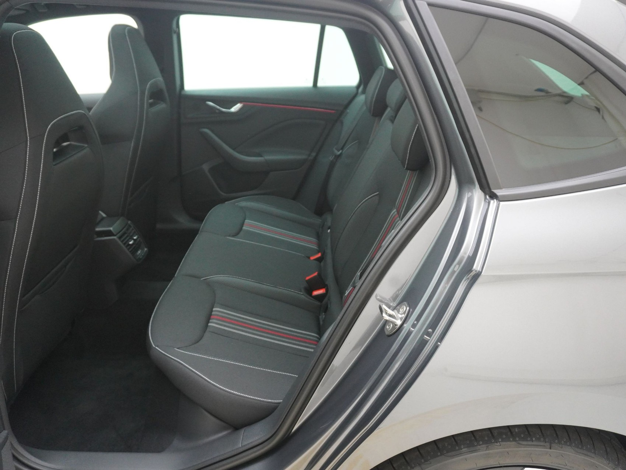 listing desktop thumbnail image 14