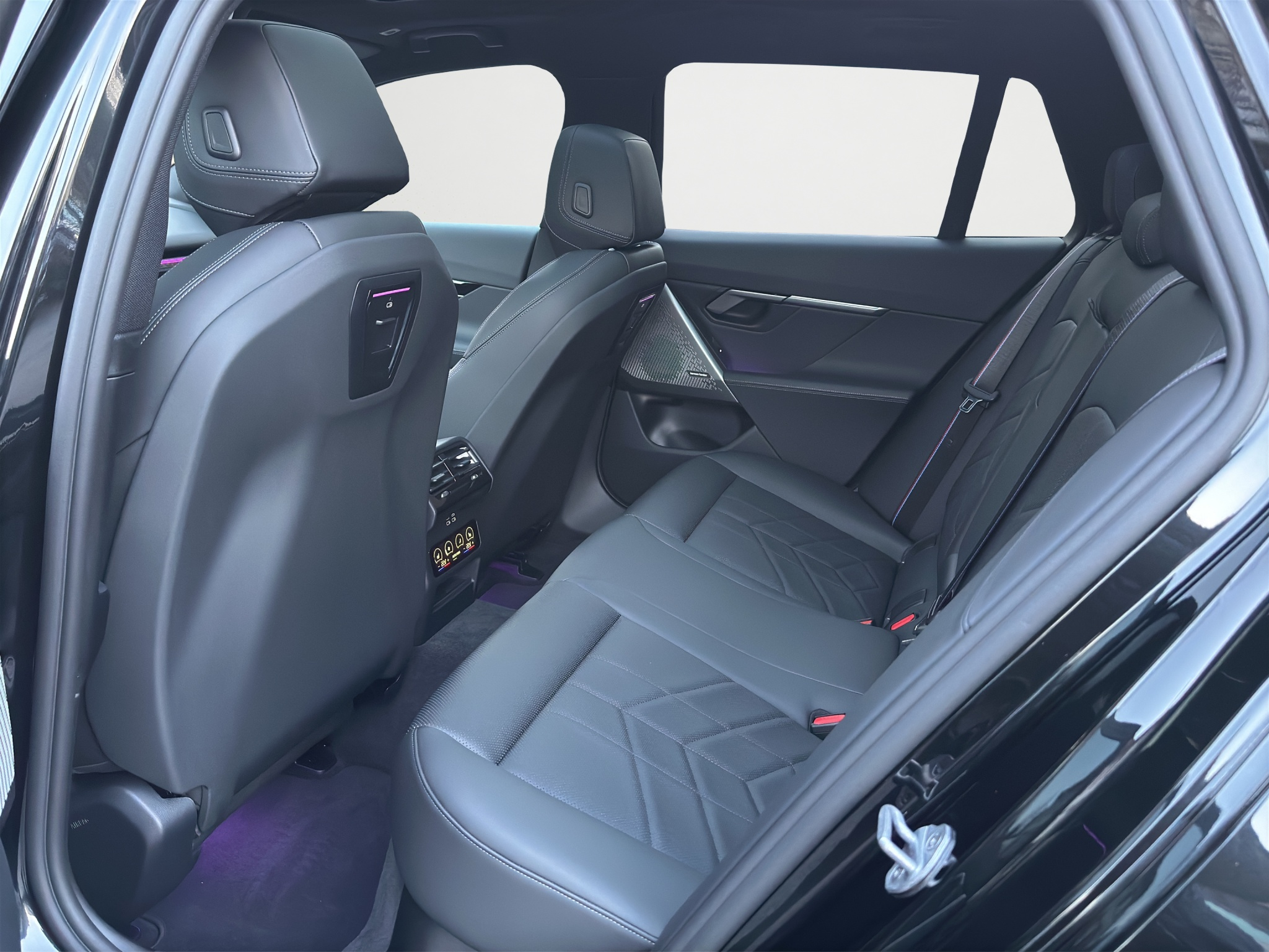 listing desktop thumbnail image 12