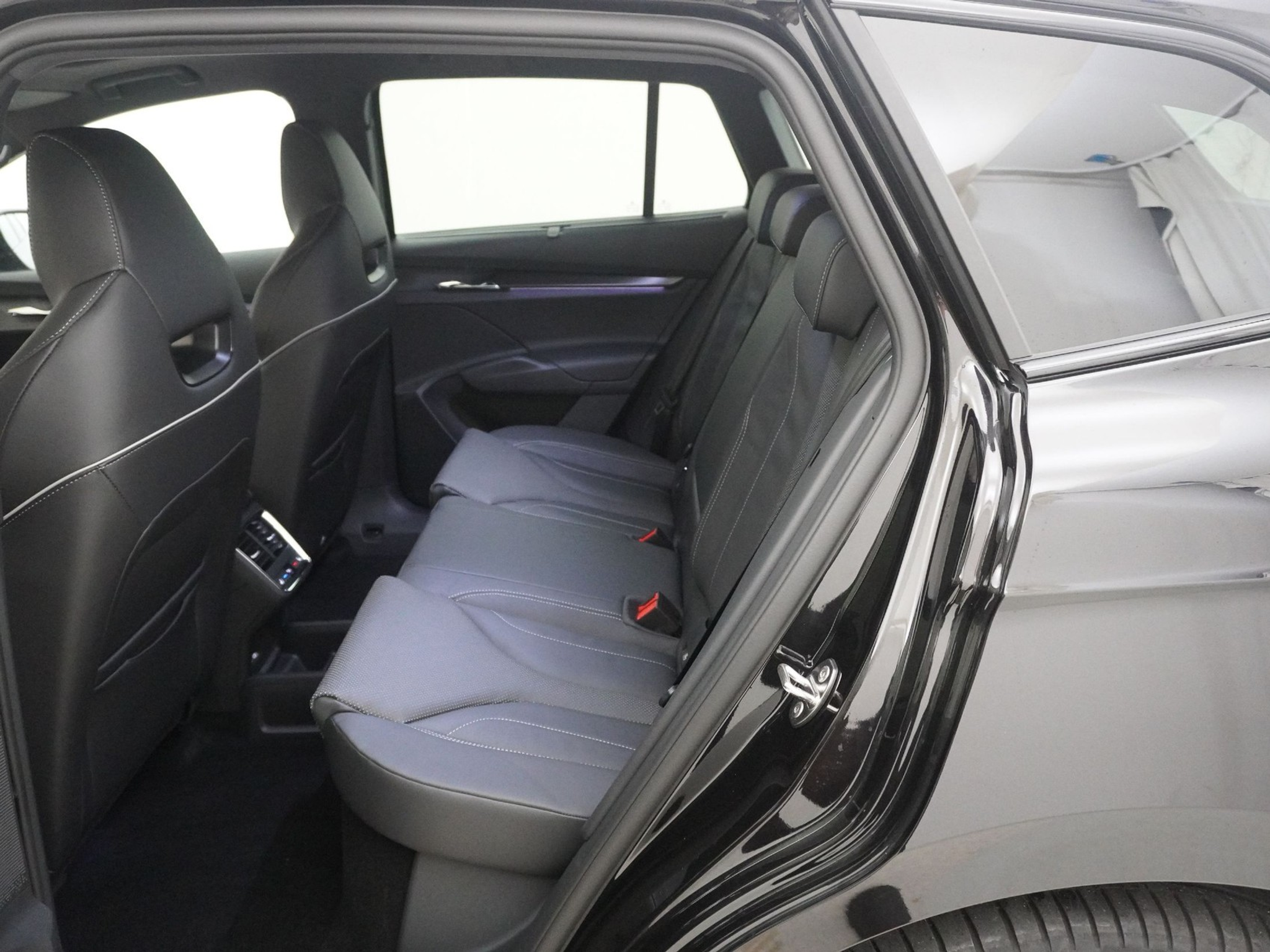 listing desktop thumbnail image 15