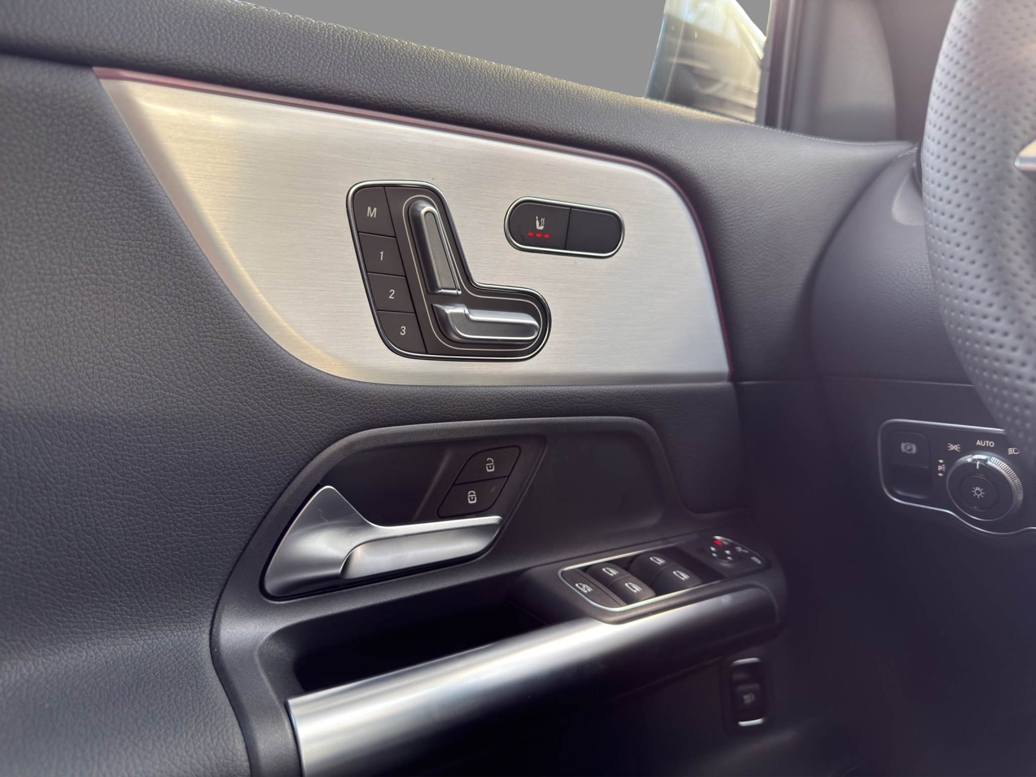 listing desktop thumbnail image 14