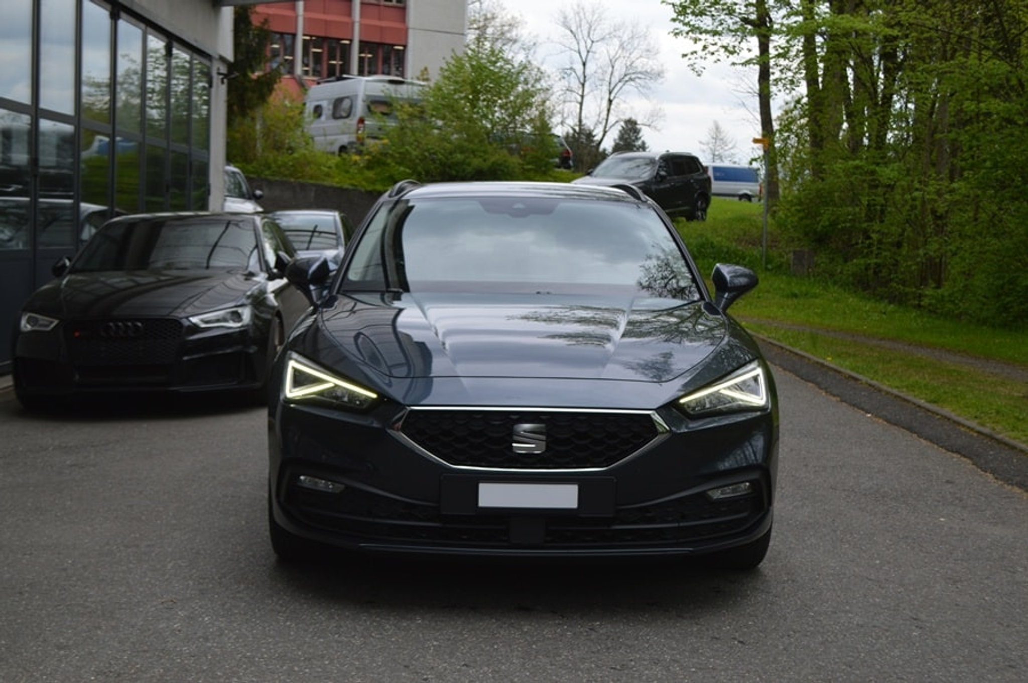 listing desktop thumbnail image 1