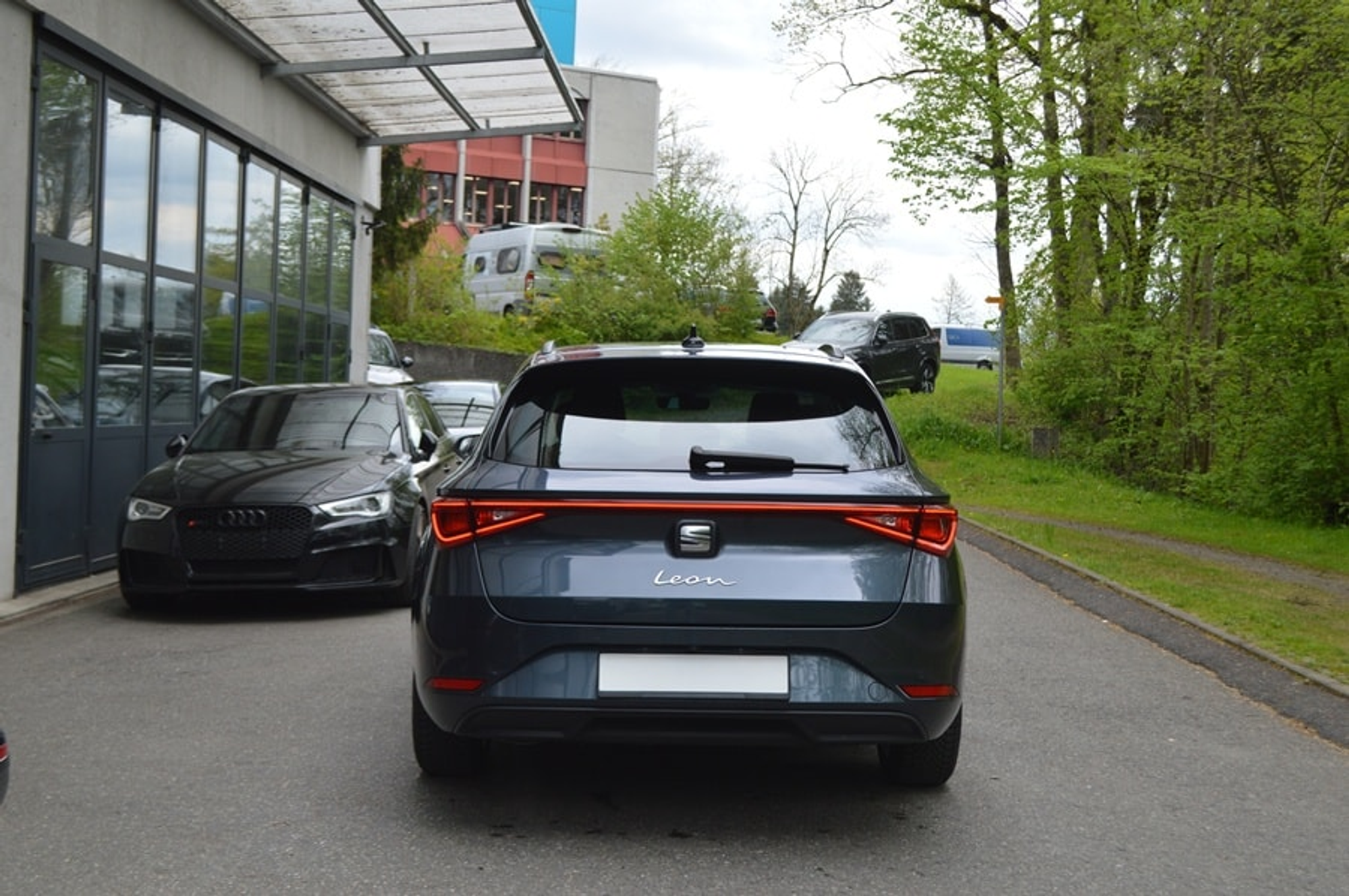 listing desktop thumbnail image 11