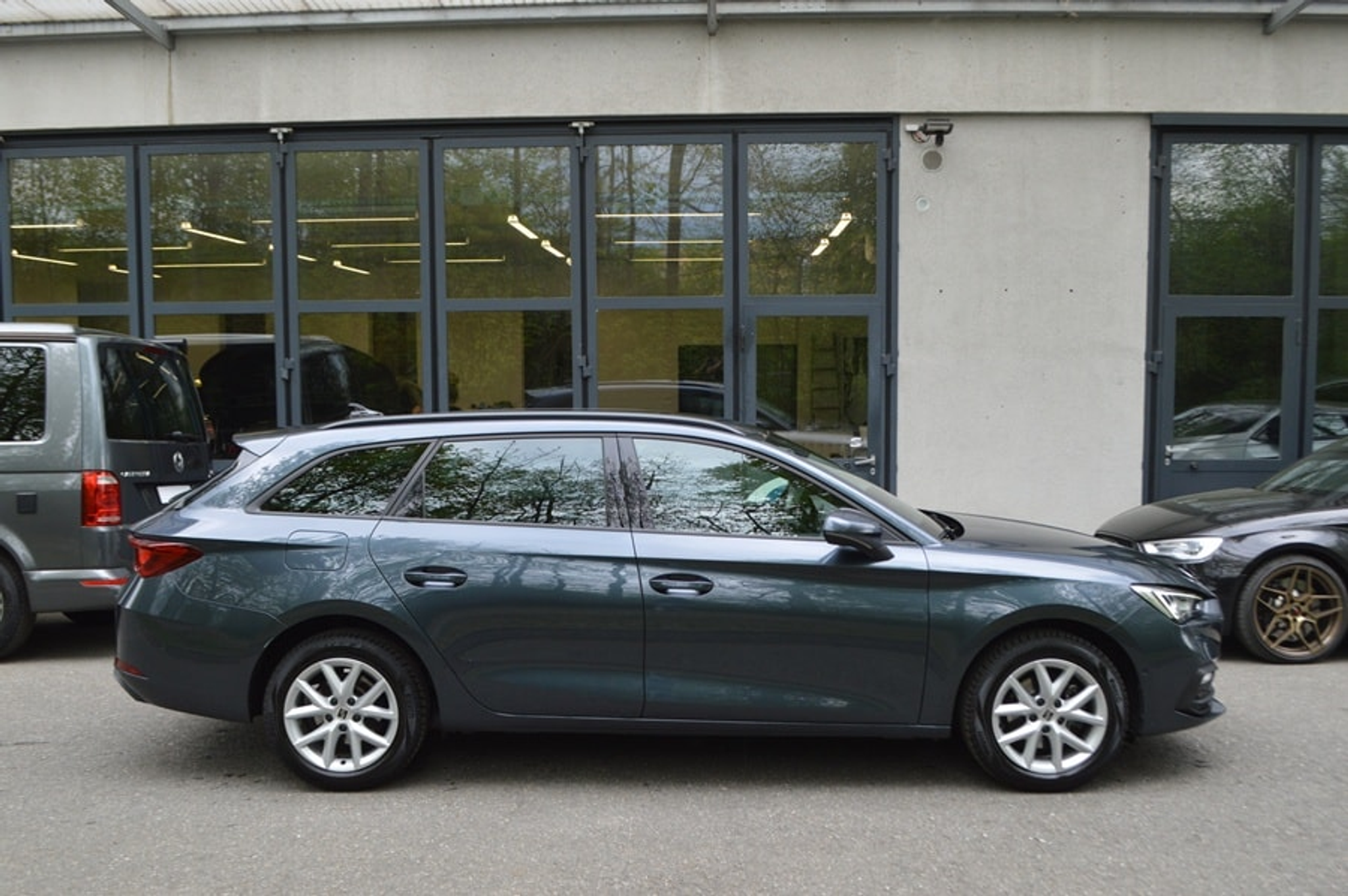 listing desktop thumbnail image 13