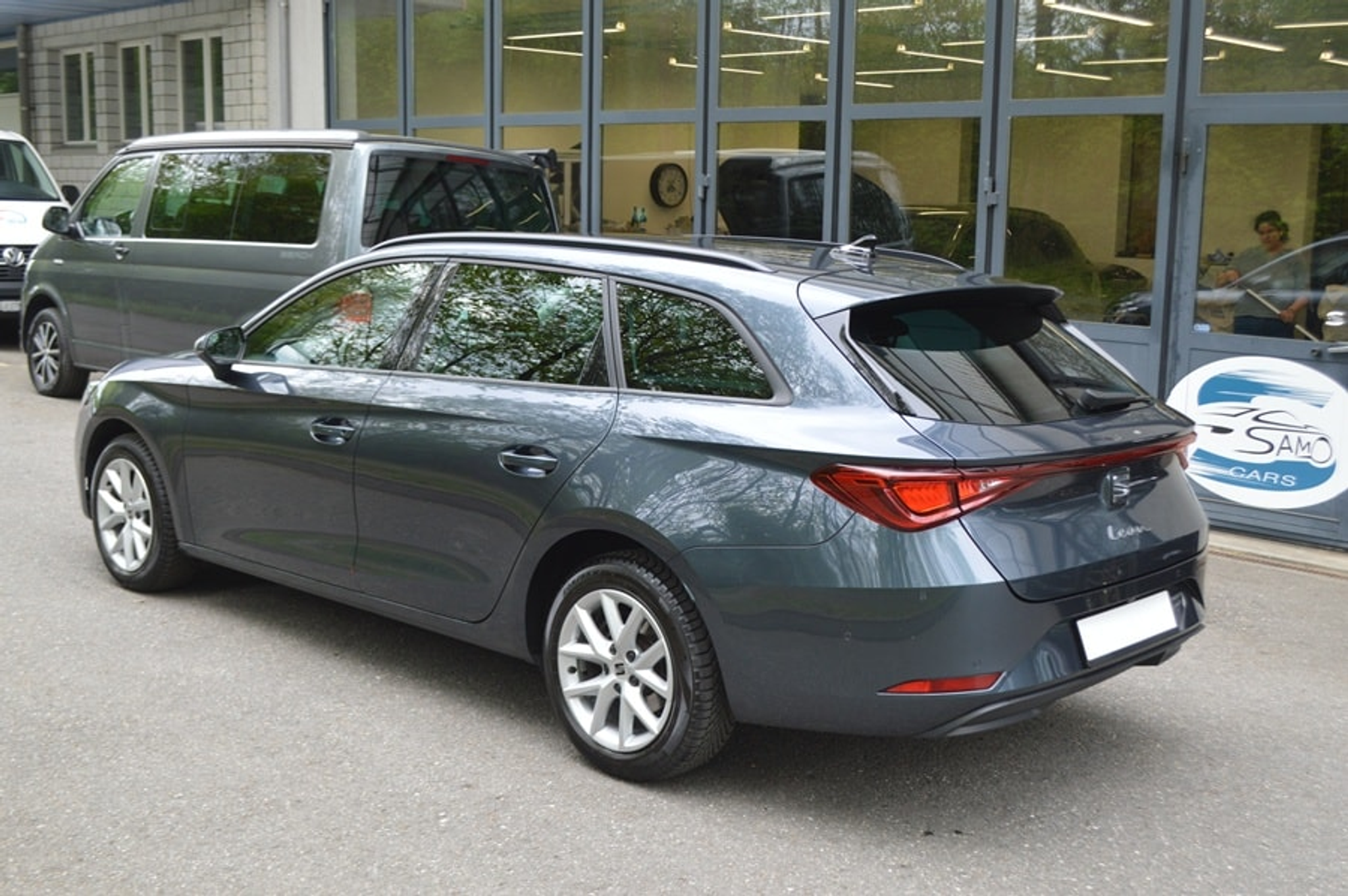 listing desktop thumbnail image 4