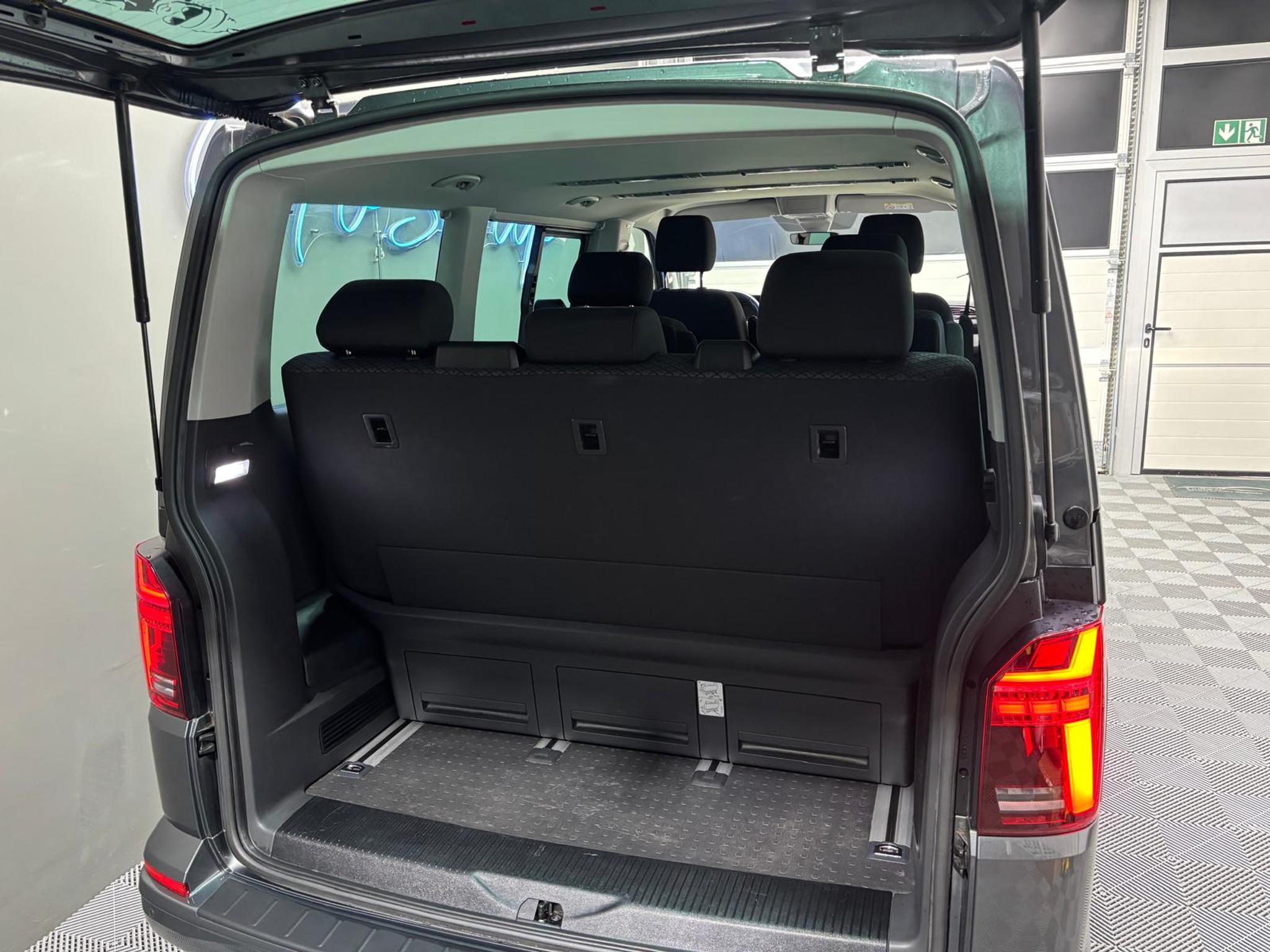 listing desktop thumbnail image 18