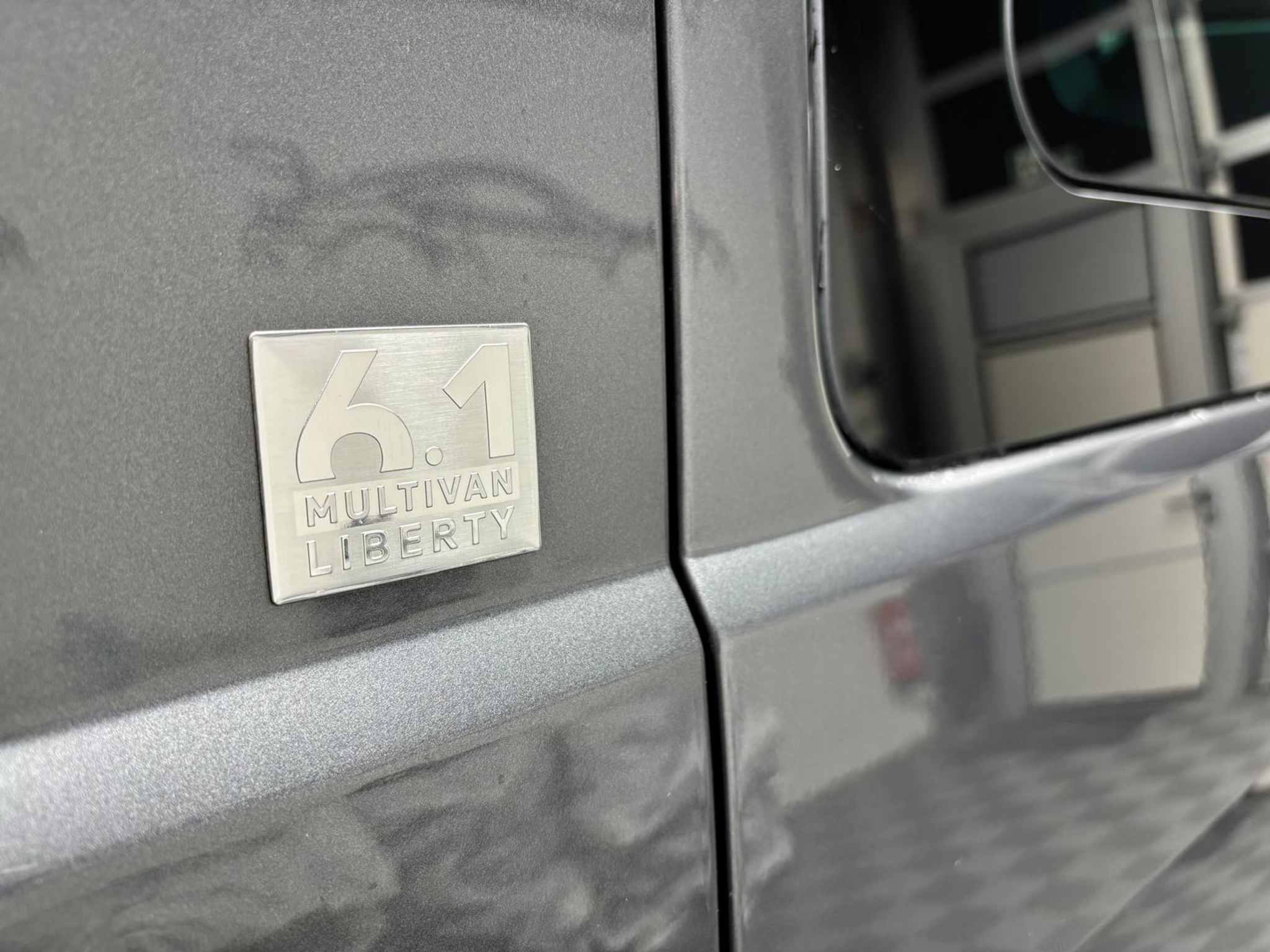 listing desktop thumbnail image 8