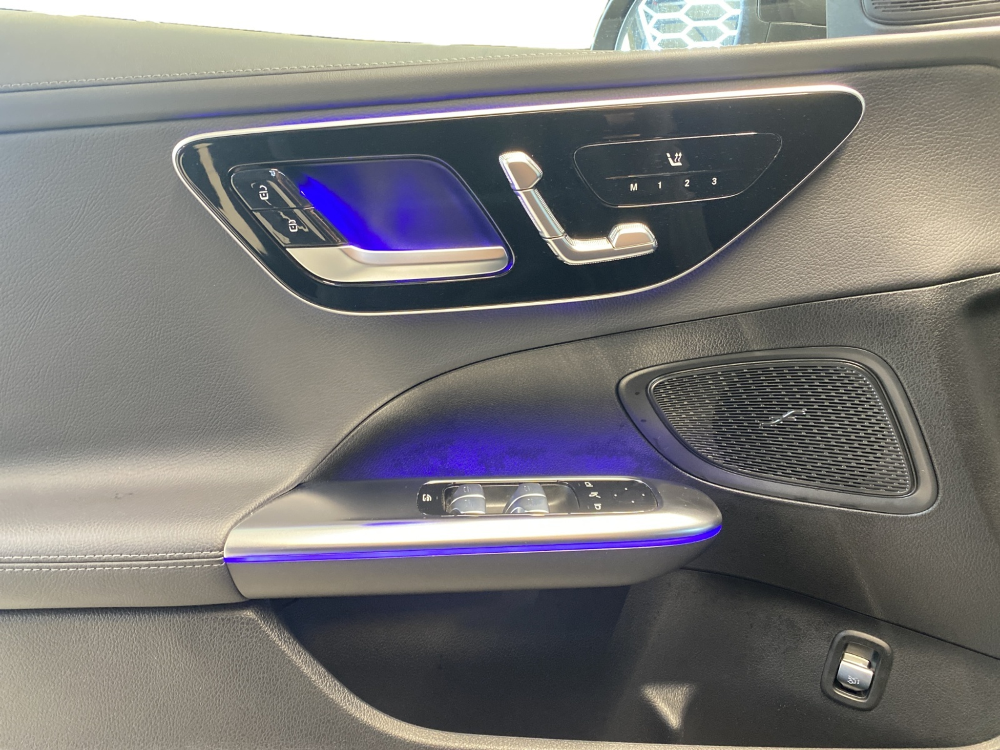 listing desktop thumbnail image 10