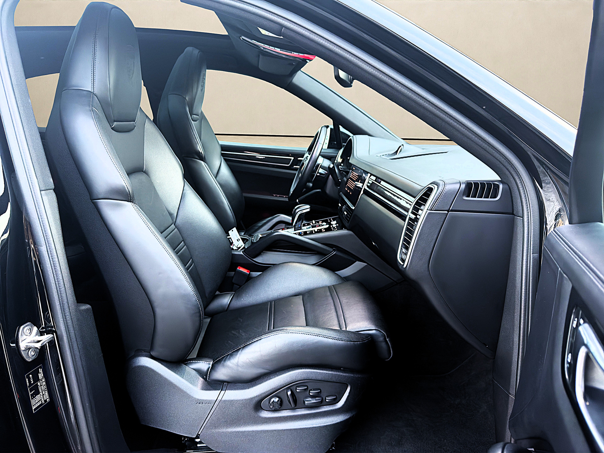 listing desktop thumbnail image 8