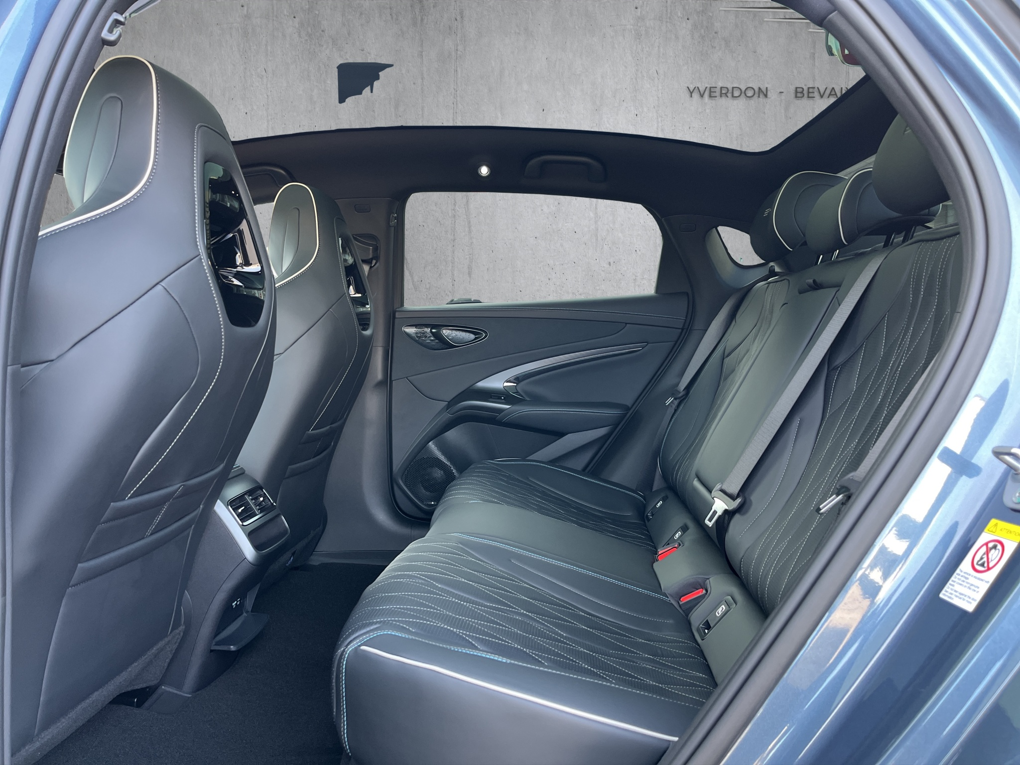 listing desktop thumbnail image 12