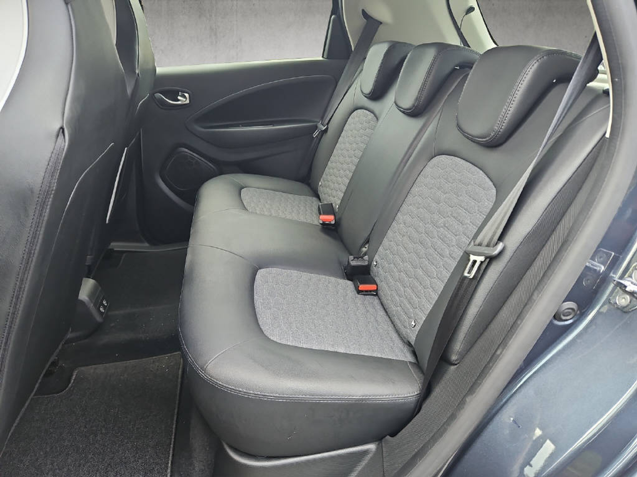 listing desktop thumbnail image 5