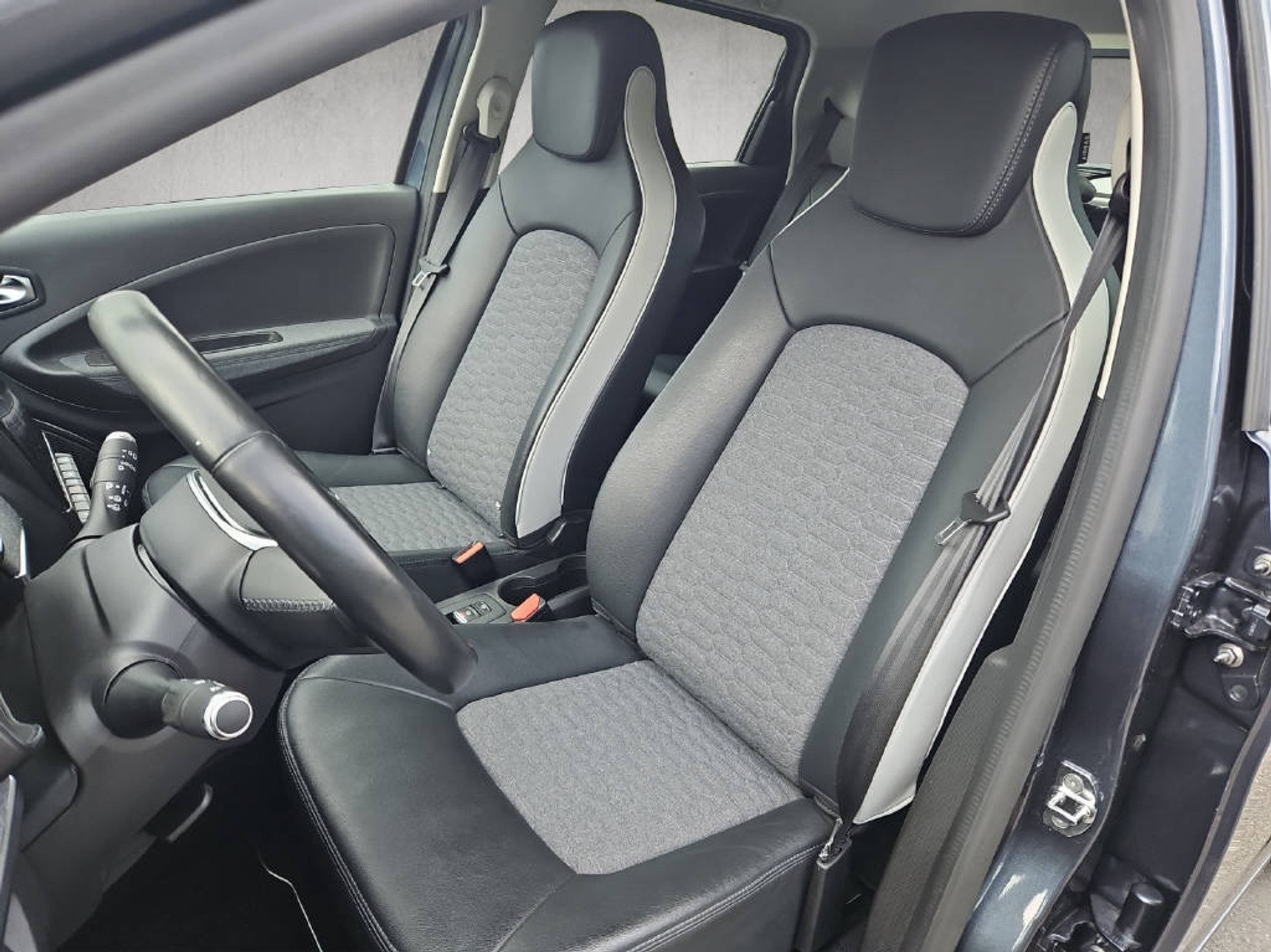 listing desktop thumbnail image 4