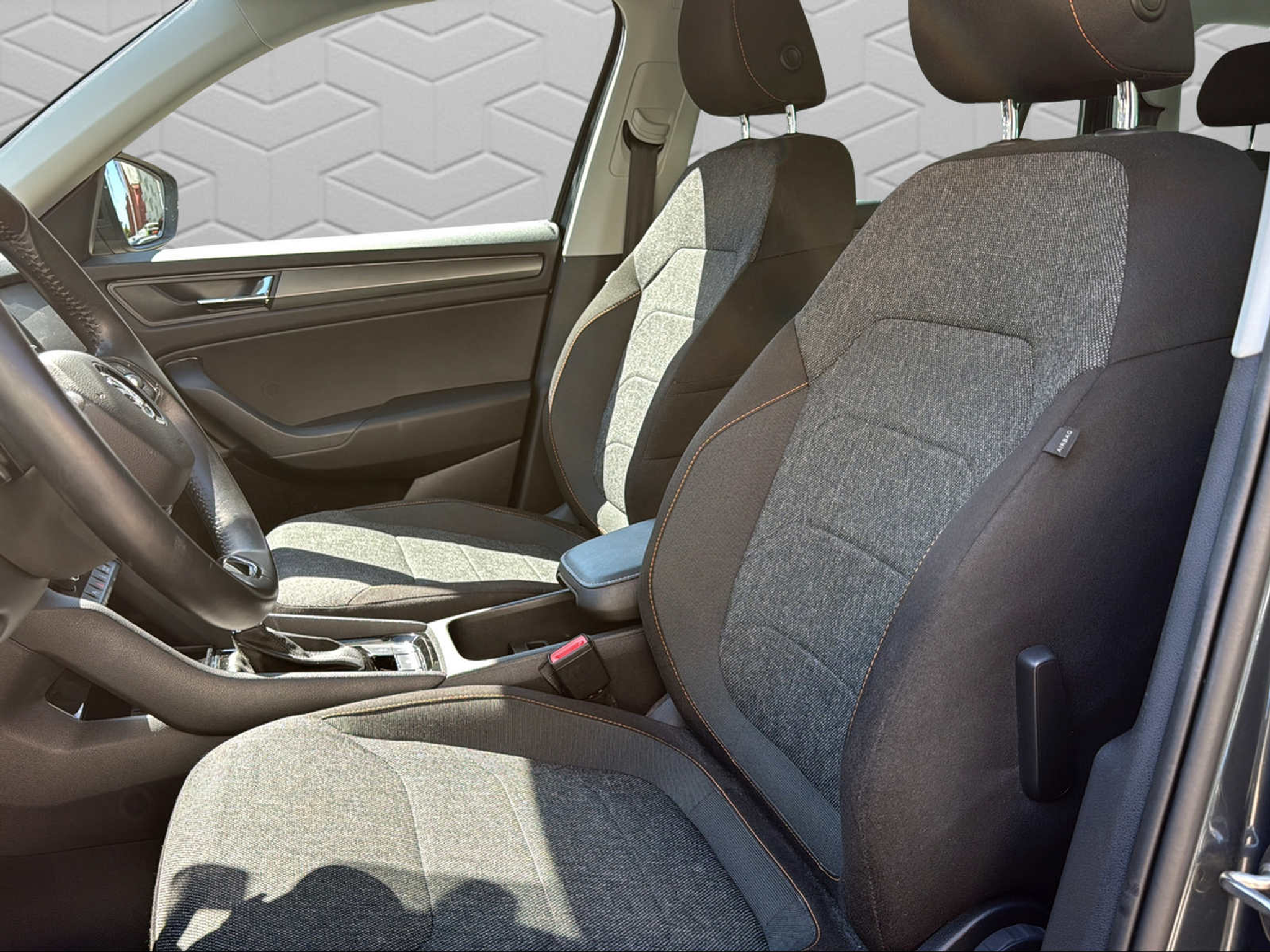 listing desktop thumbnail image 6