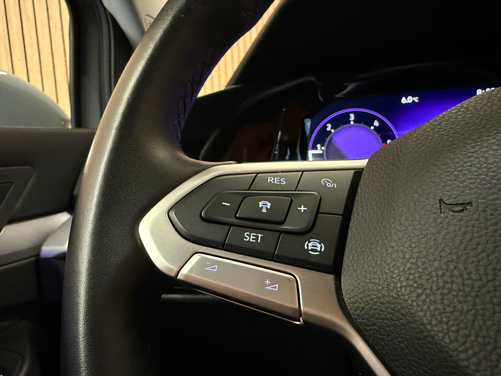 listing desktop thumbnail image 6