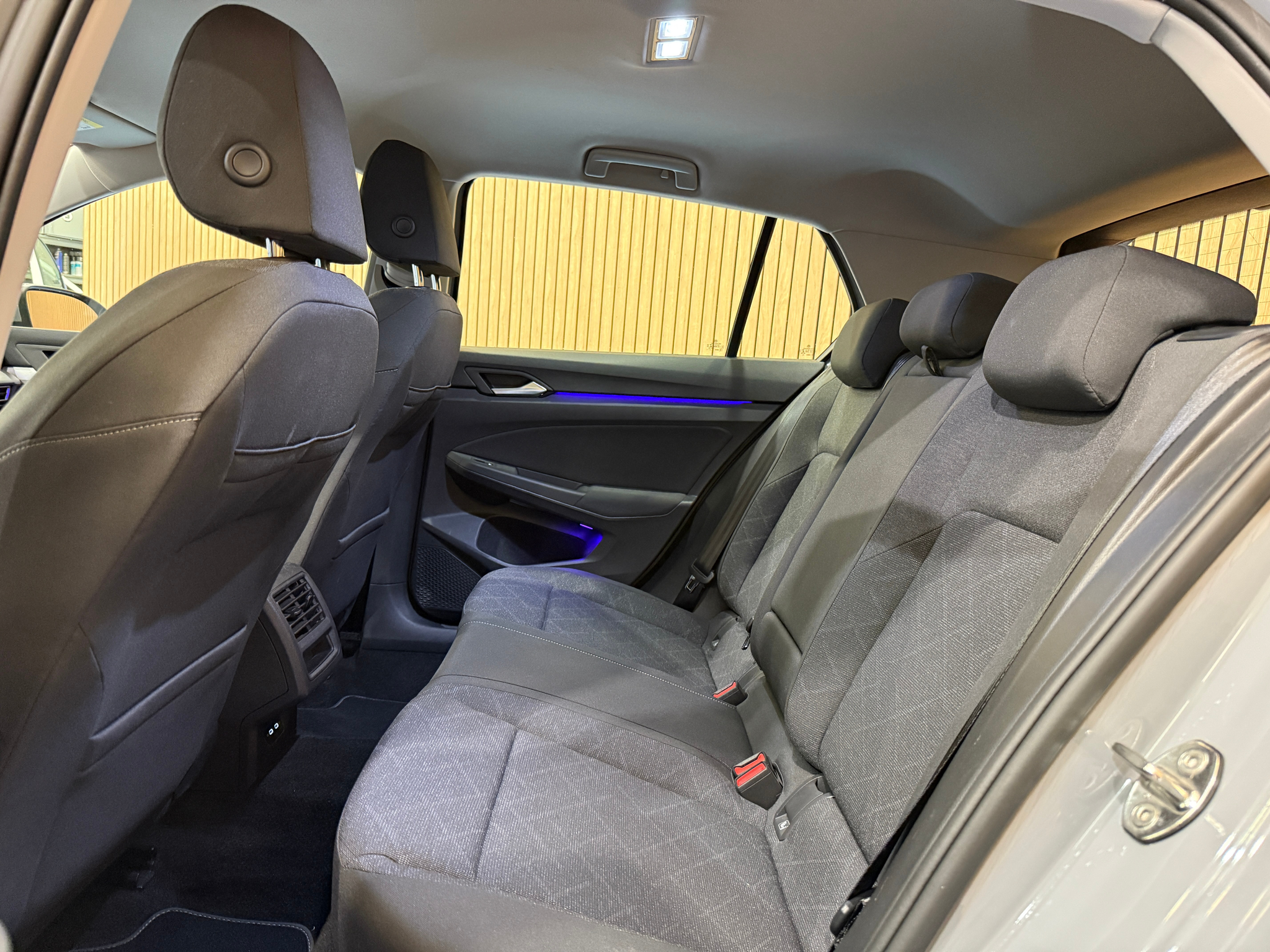 listing desktop thumbnail image 18