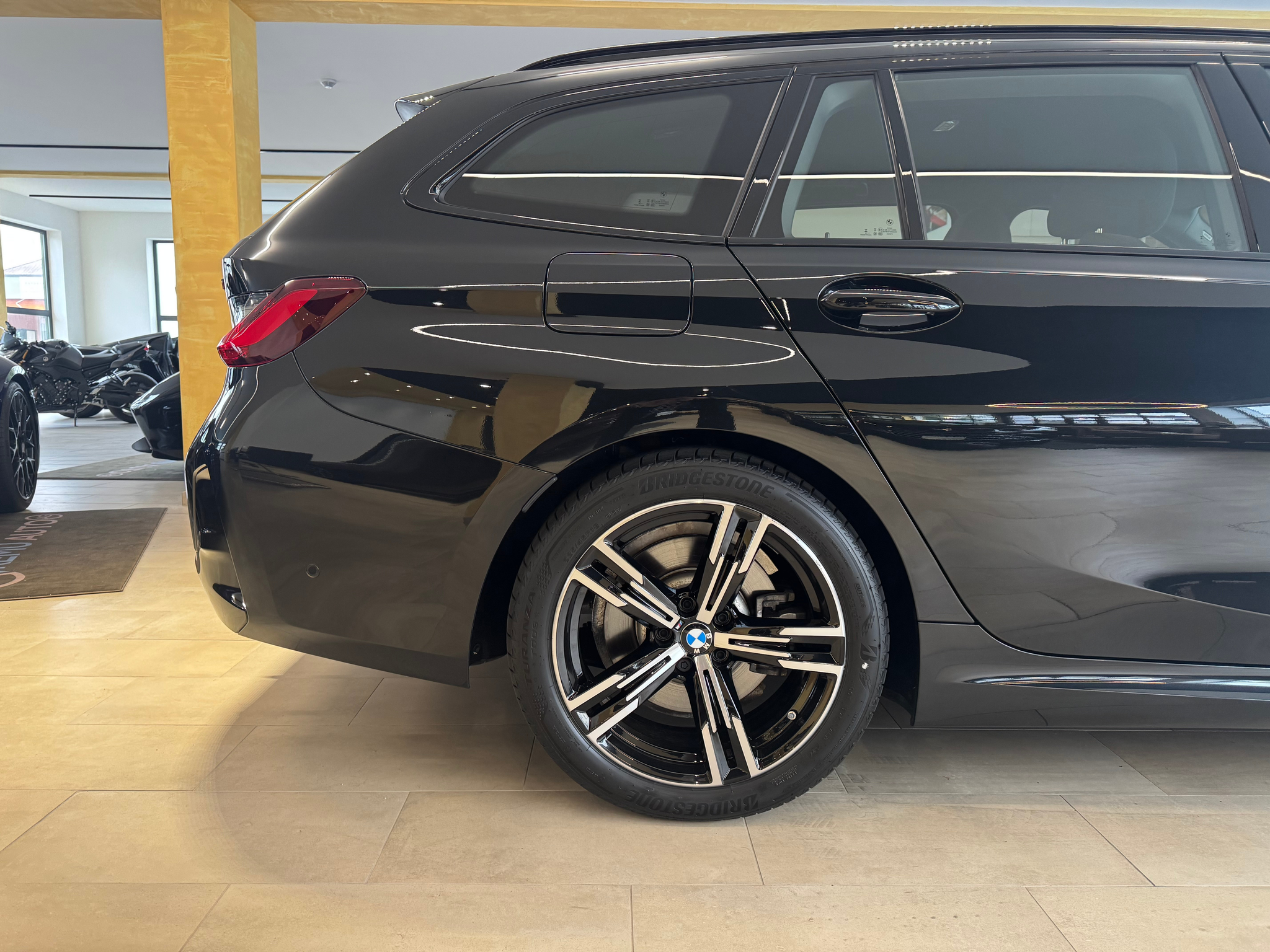 listing desktop thumbnail image 10