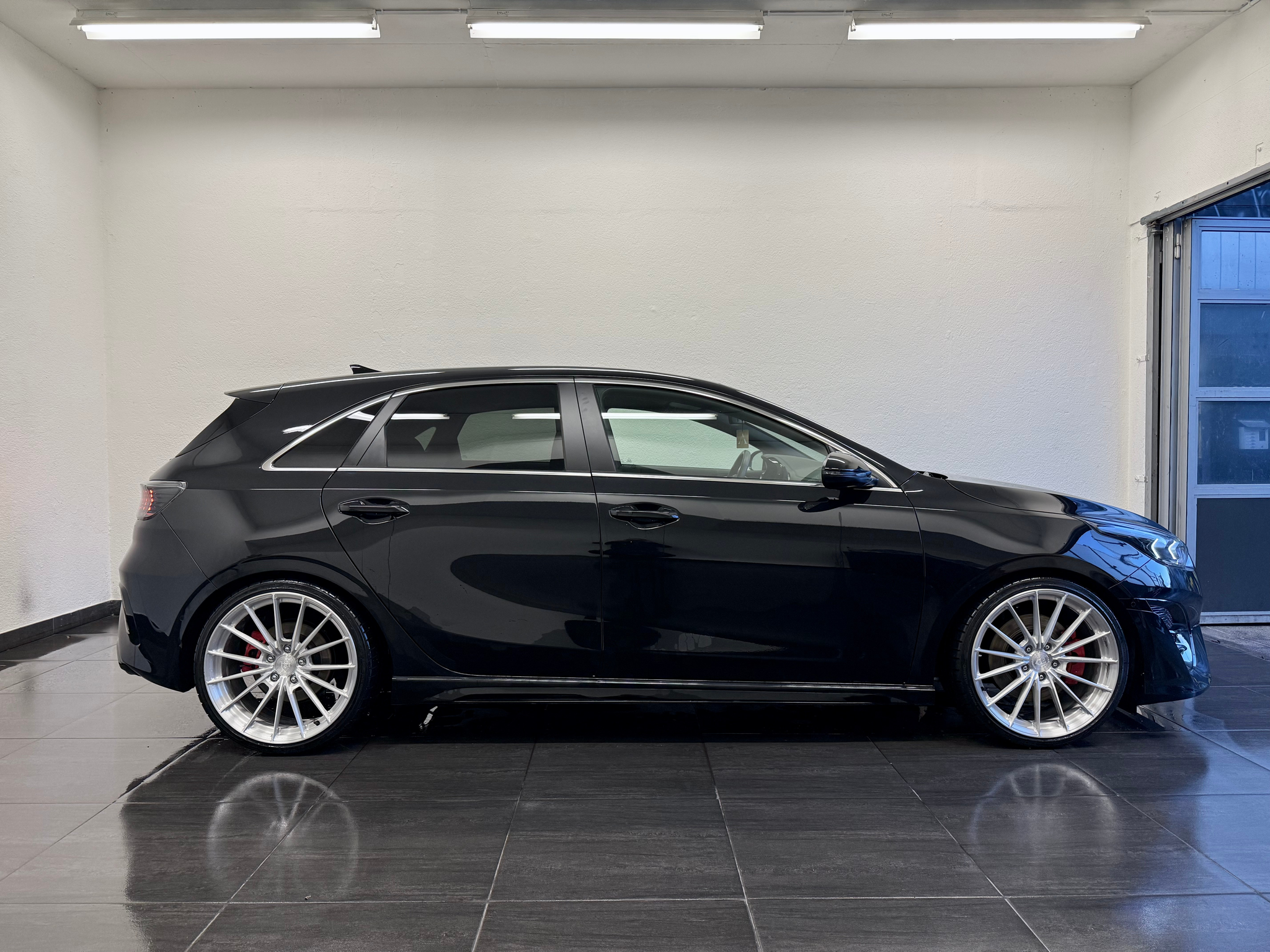 listing desktop thumbnail image 3