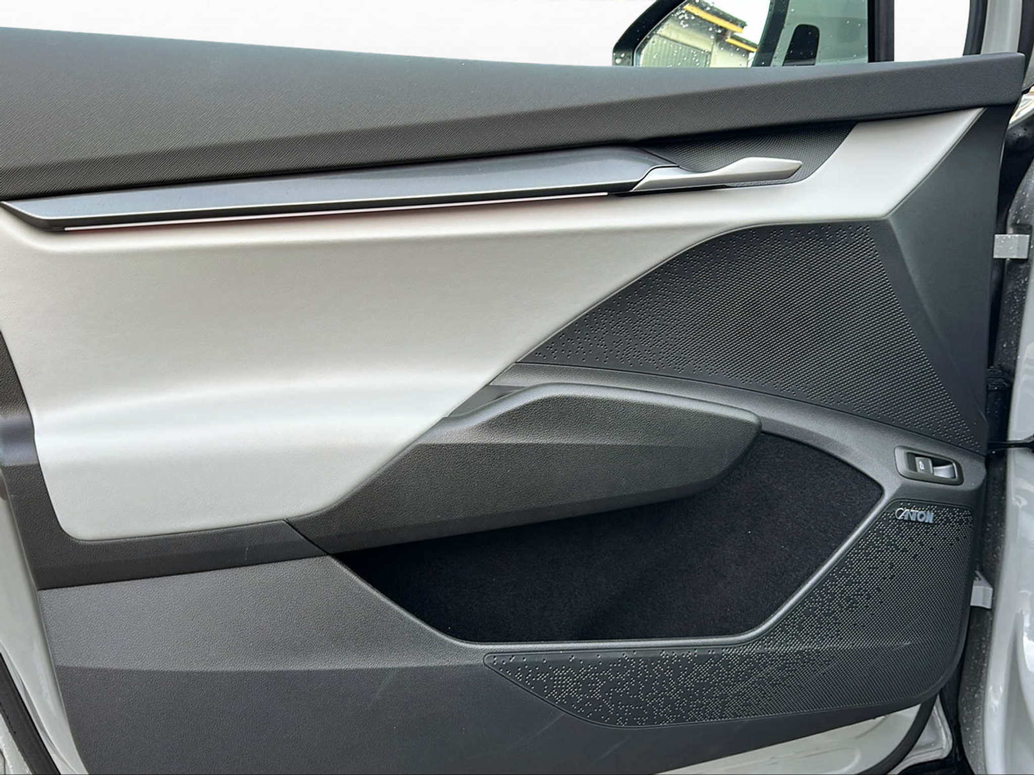 listing desktop thumbnail image 9