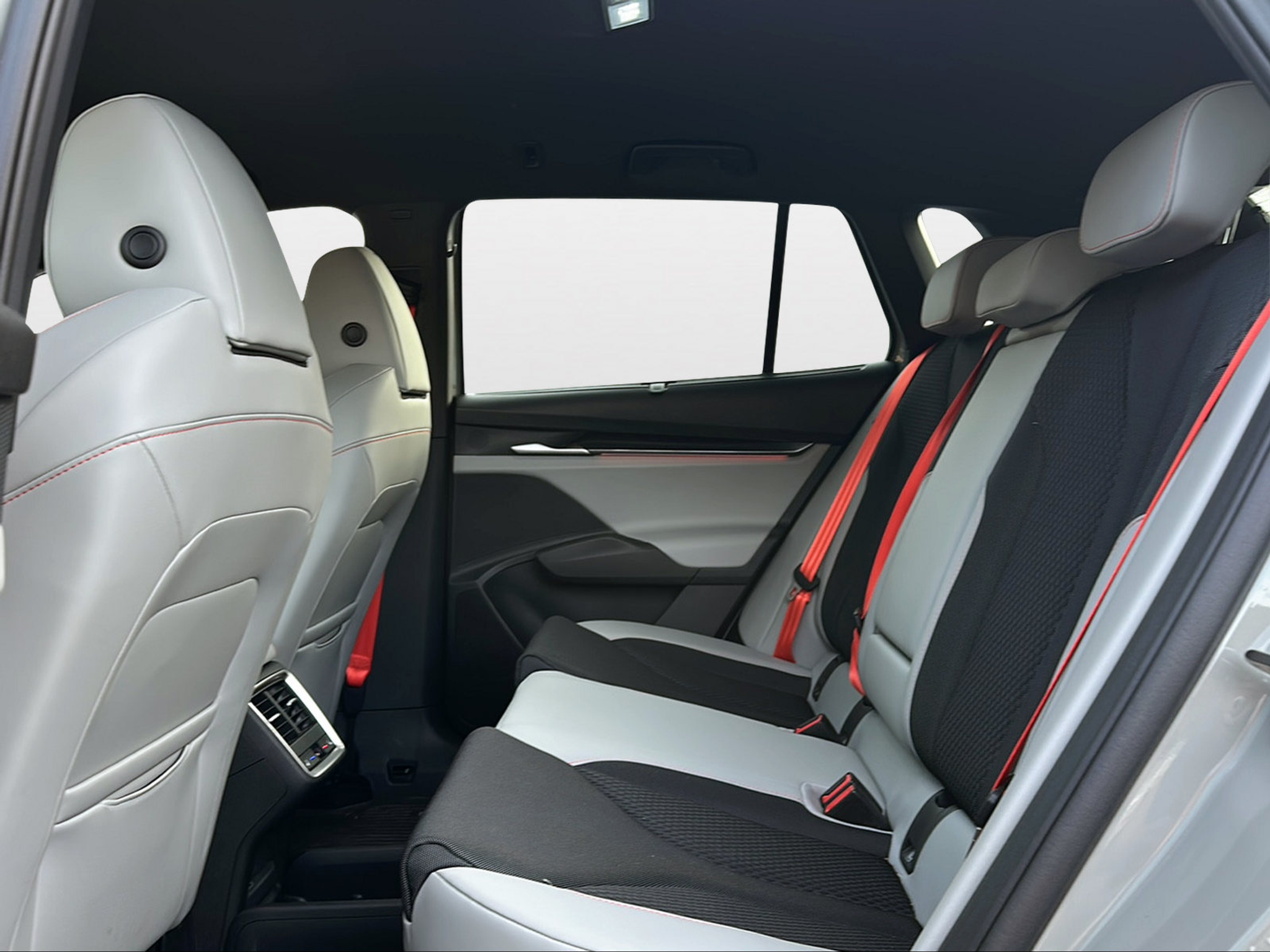 listing desktop thumbnail image 10