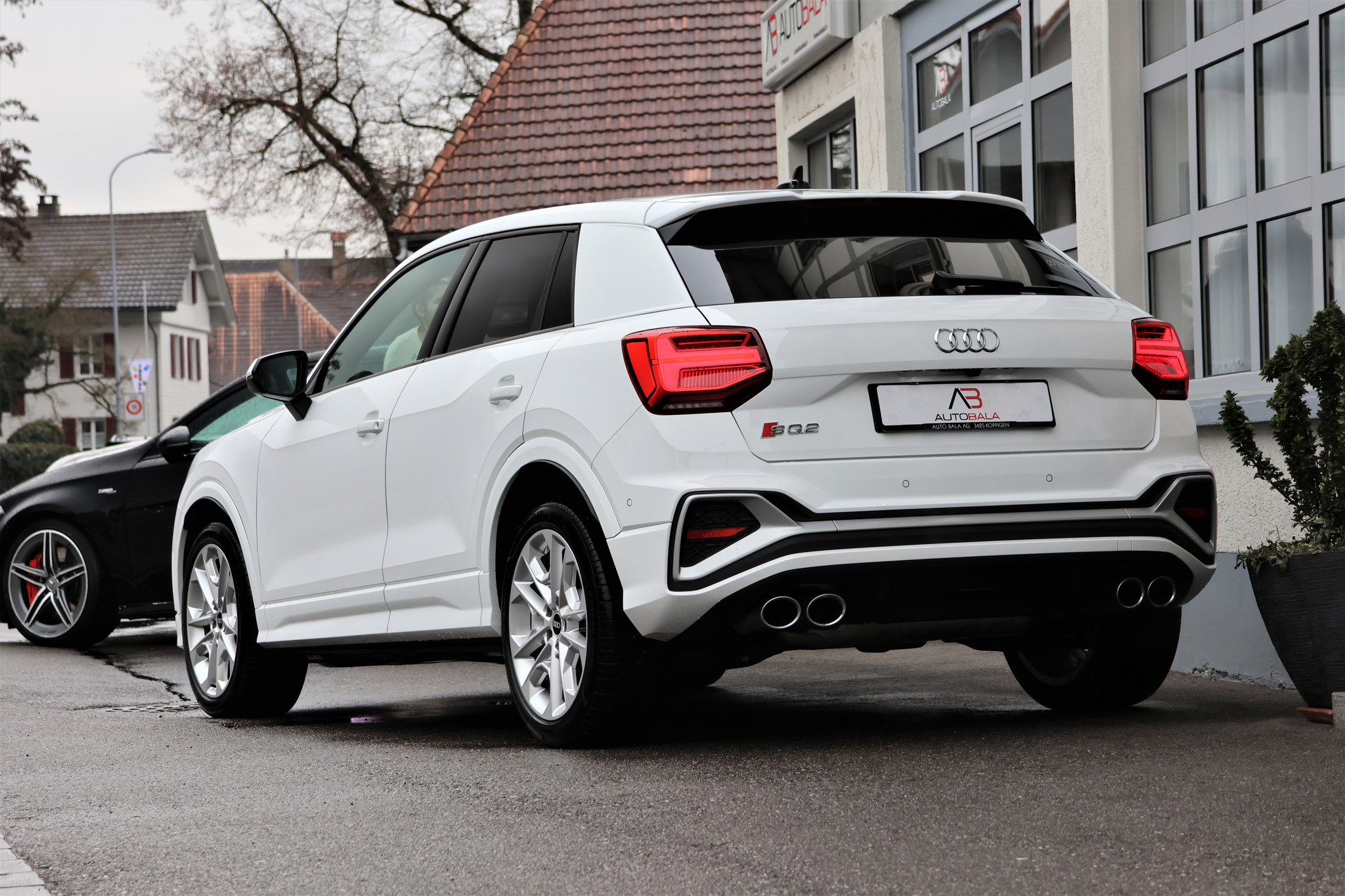 listing desktop thumbnail image 2