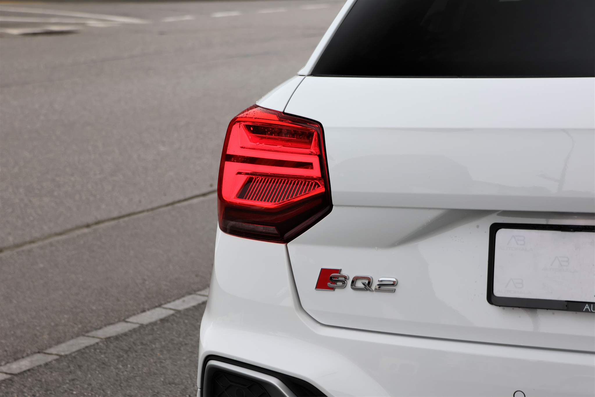 listing desktop thumbnail image 4