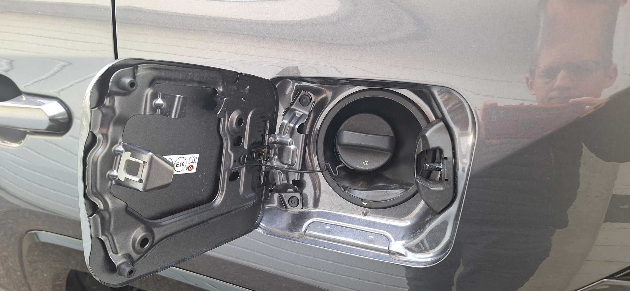 listing desktop thumbnail image 19