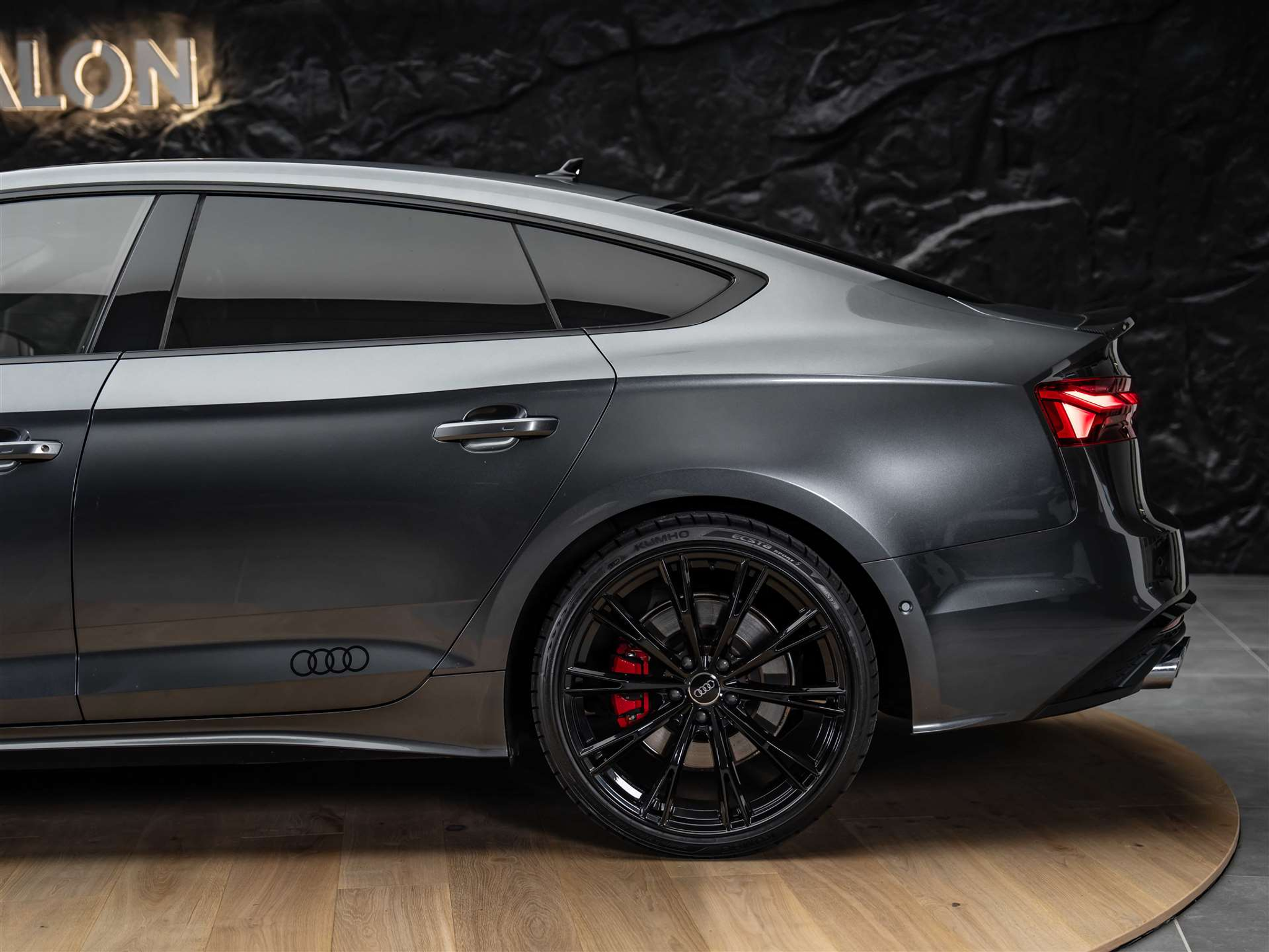 listing desktop thumbnail image 18