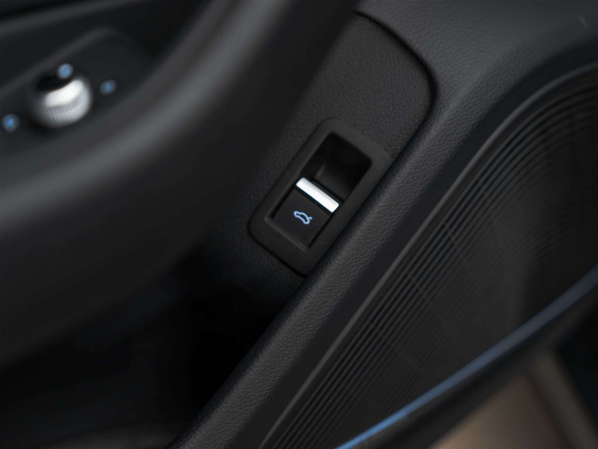 listing desktop thumbnail image 23