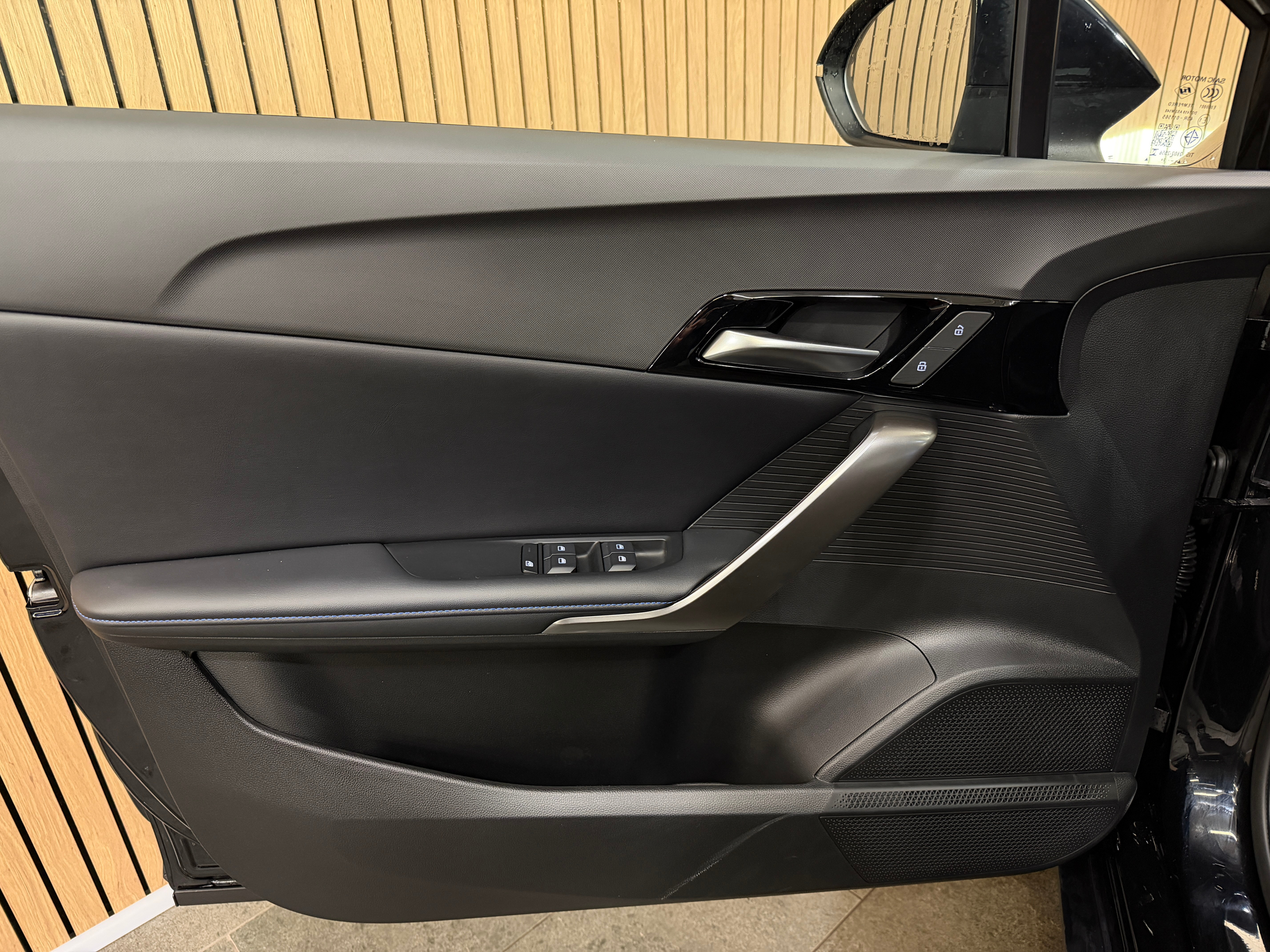 listing desktop thumbnail image 6