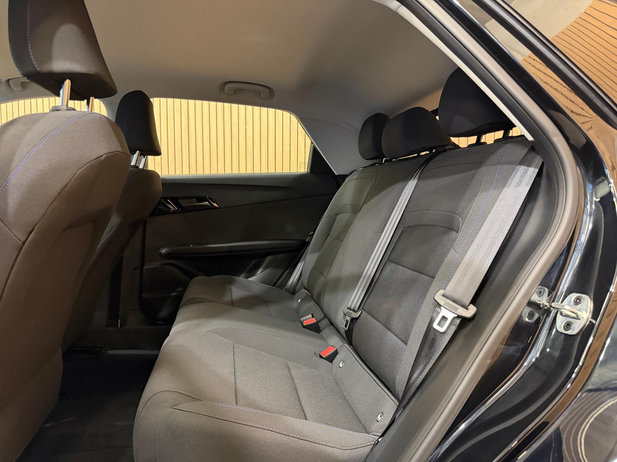 listing desktop thumbnail image 16