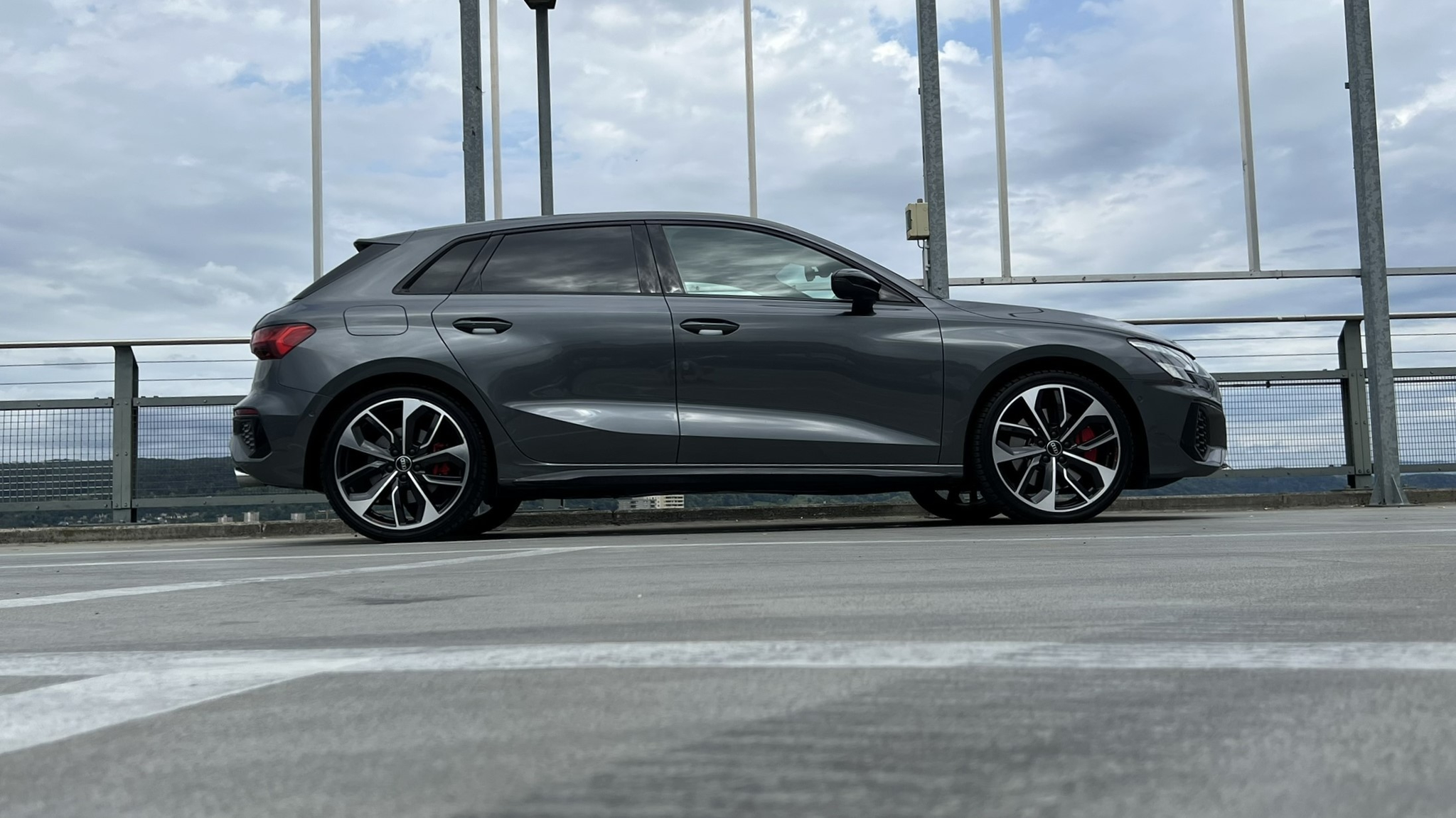 listing desktop thumbnail image 2