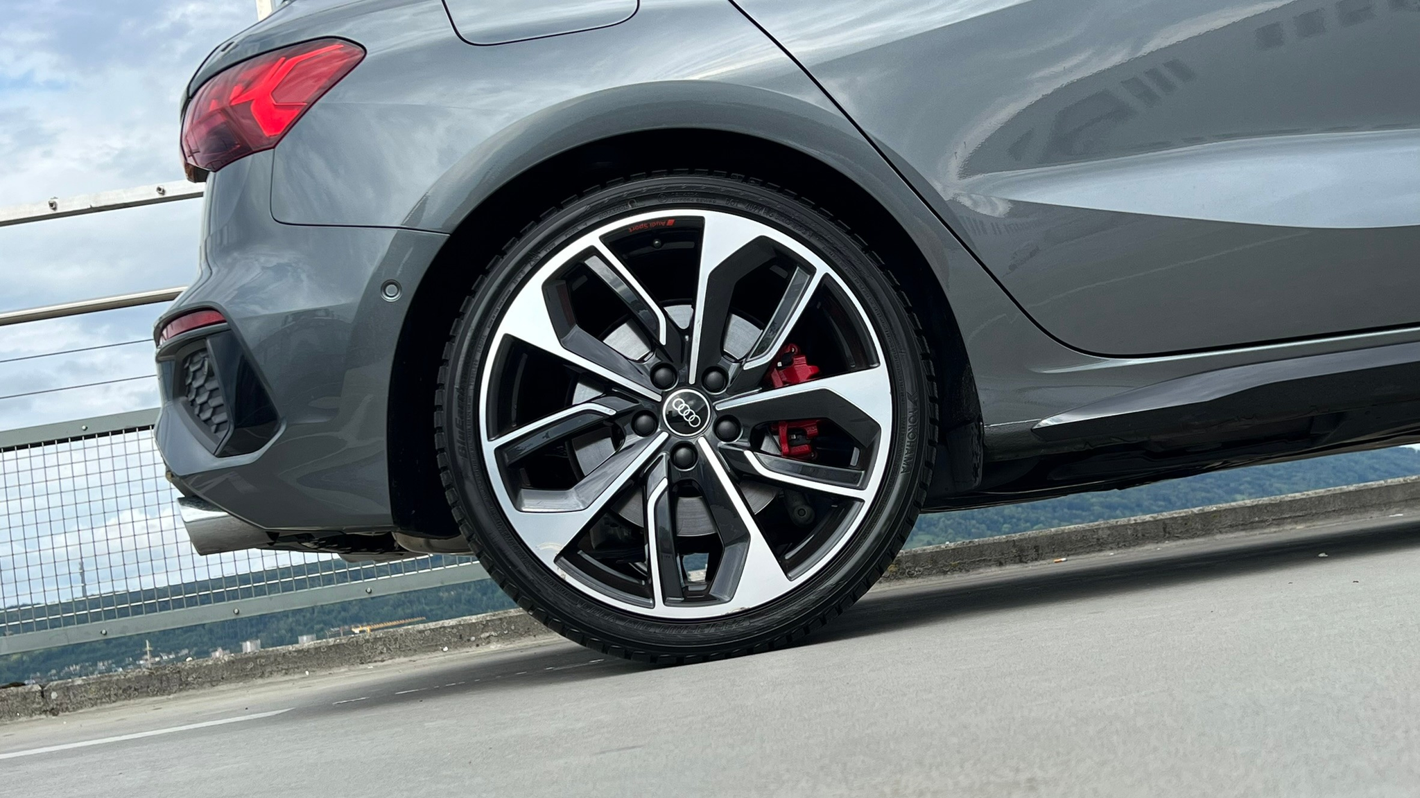 listing desktop thumbnail image 18