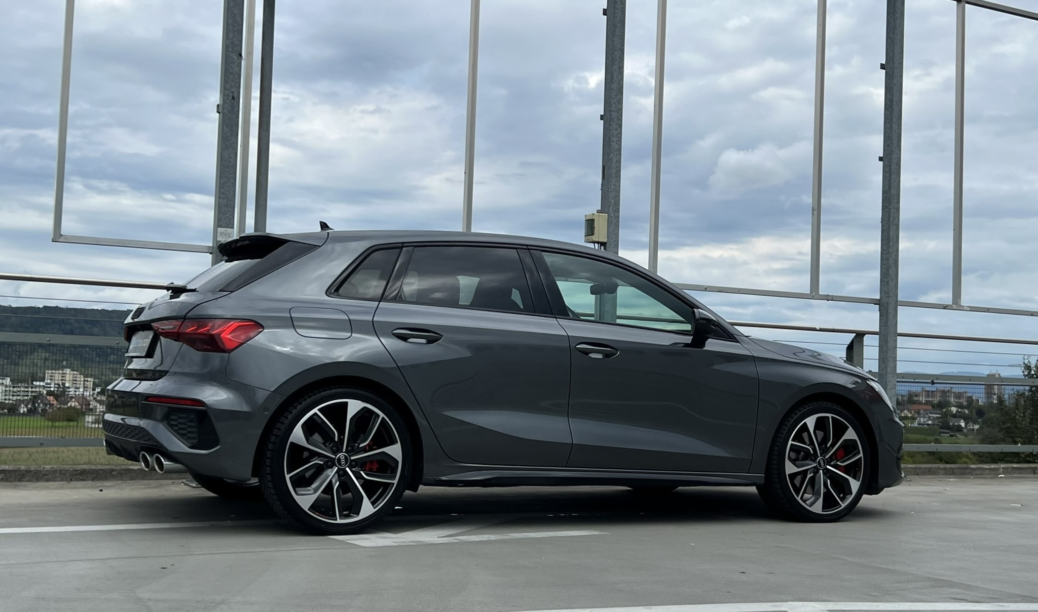 listing desktop thumbnail image 12